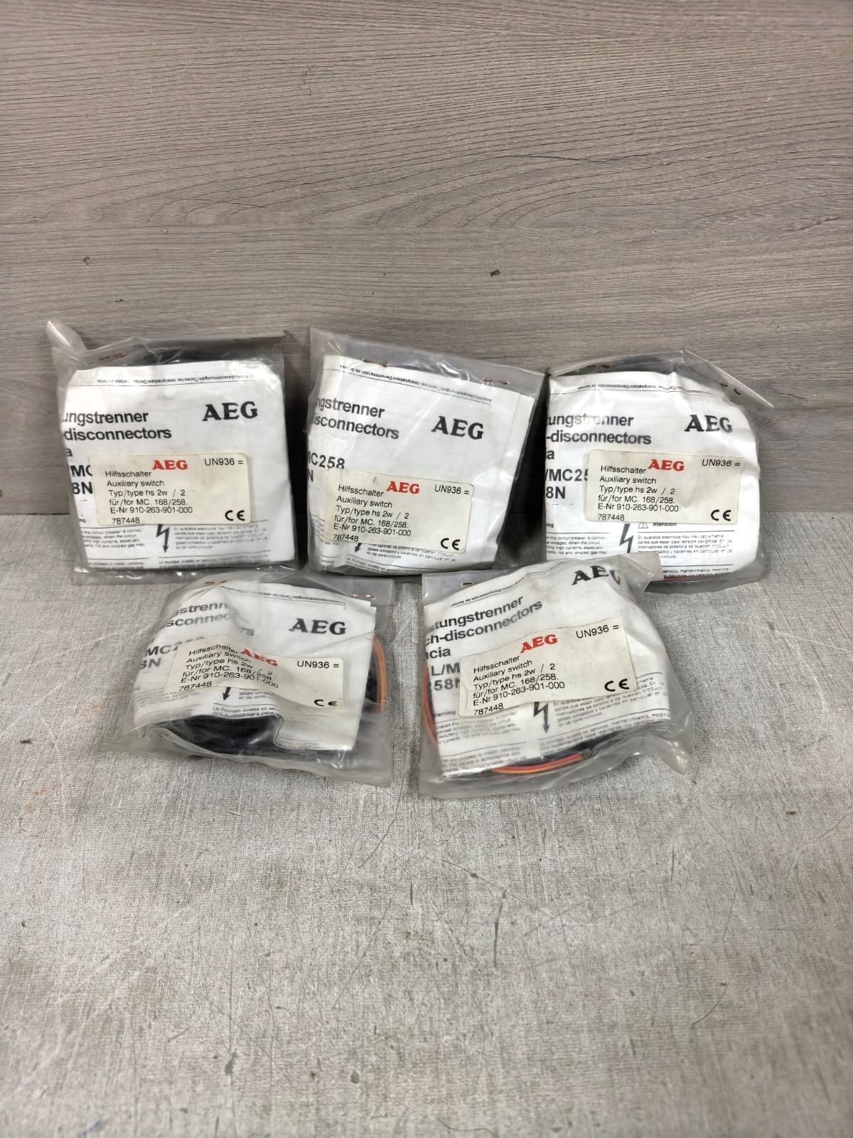 AEG 910-263-901-000 AEG UN936 HS2W/2 910-263-901-000 CONNECTORS 1