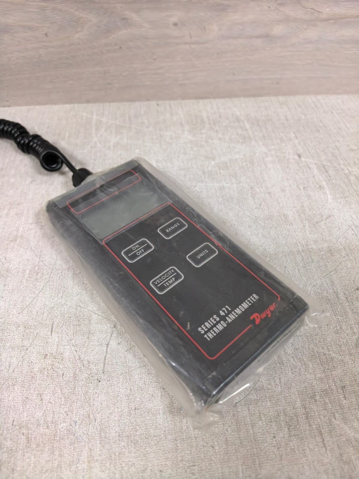 Dwyer SERIES 471 DWYER SERIES 471 THERMO-ANEMOMETER 6