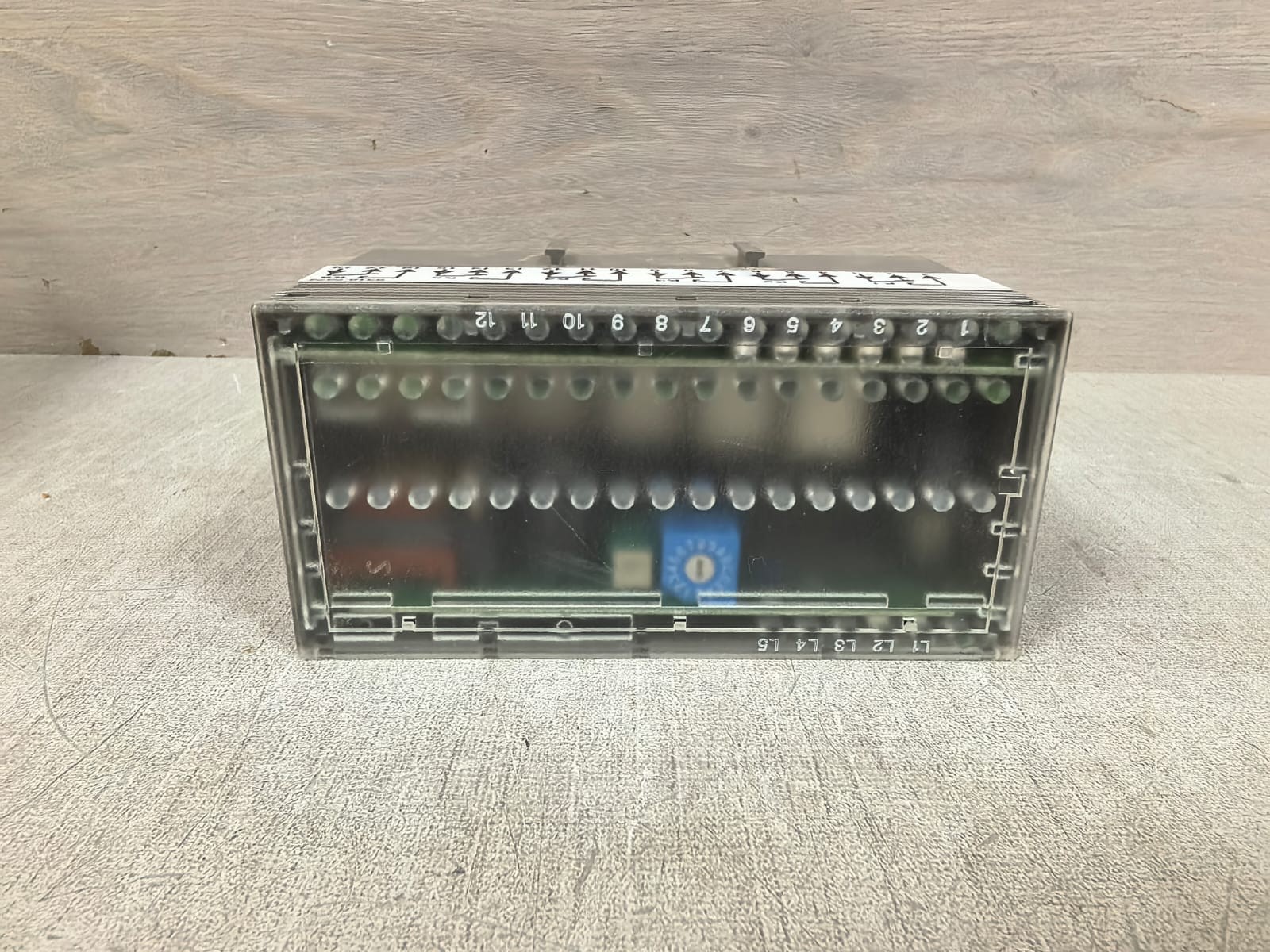 Honeywell XFL524B 2.01 HONEYWELL XFL524B 2.01 6 CHANGE OVER CONTACTS 2