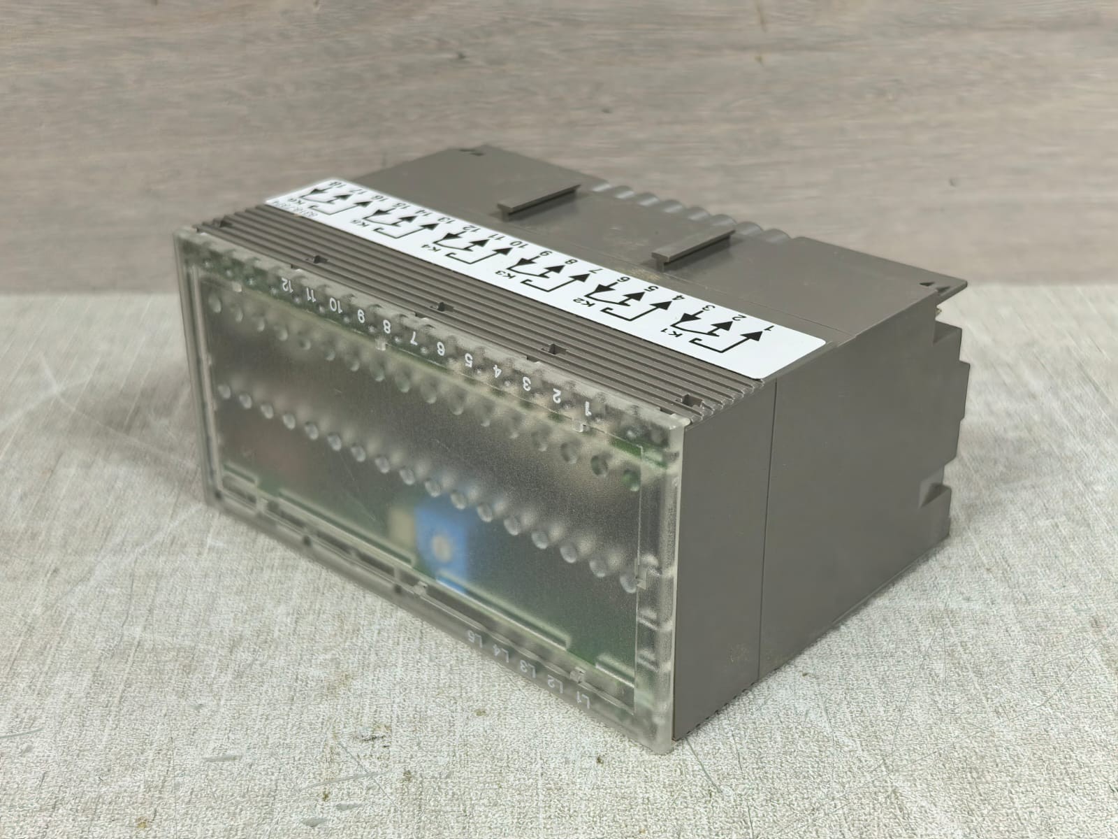 Honeywell XFL524B 2.01 HONEYWELL XFL524B 2.01 6 CHANGE OVER CONTACTS 4