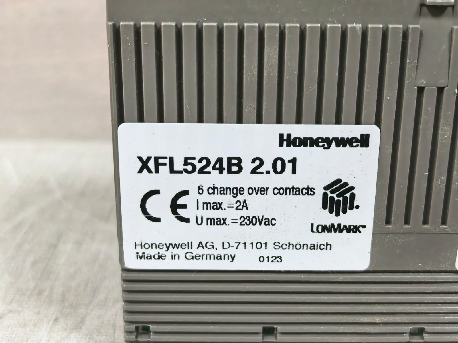 Honeywell XFL524B 2.01 HONEYWELL XFL524B 2.01 6 CHANGE OVER CONTACTS 6