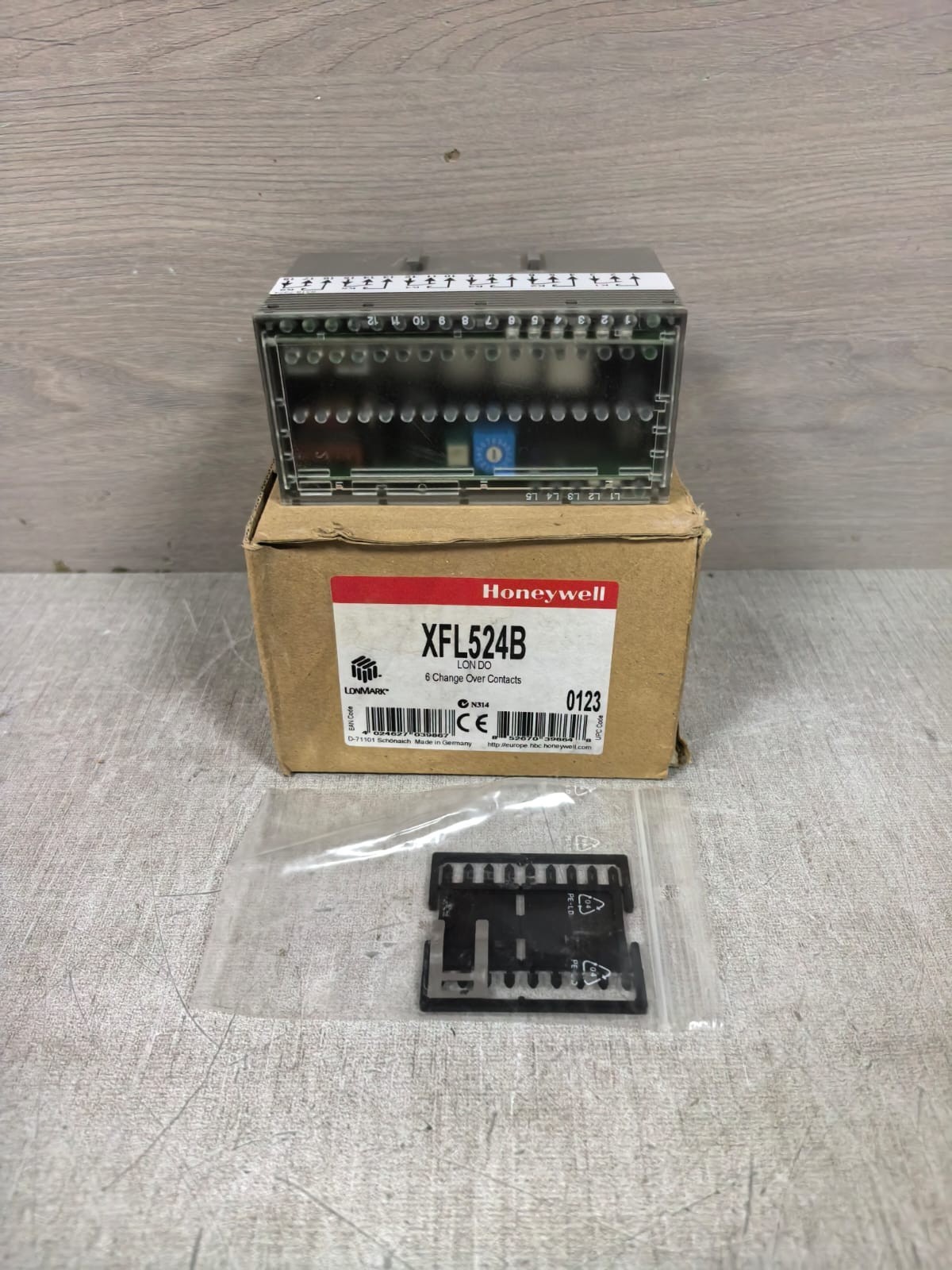 Honeywell XFL524B 2.01 HONEYWELL XFL524B 2.01 6 CHANGE OVER CONTACTS 1