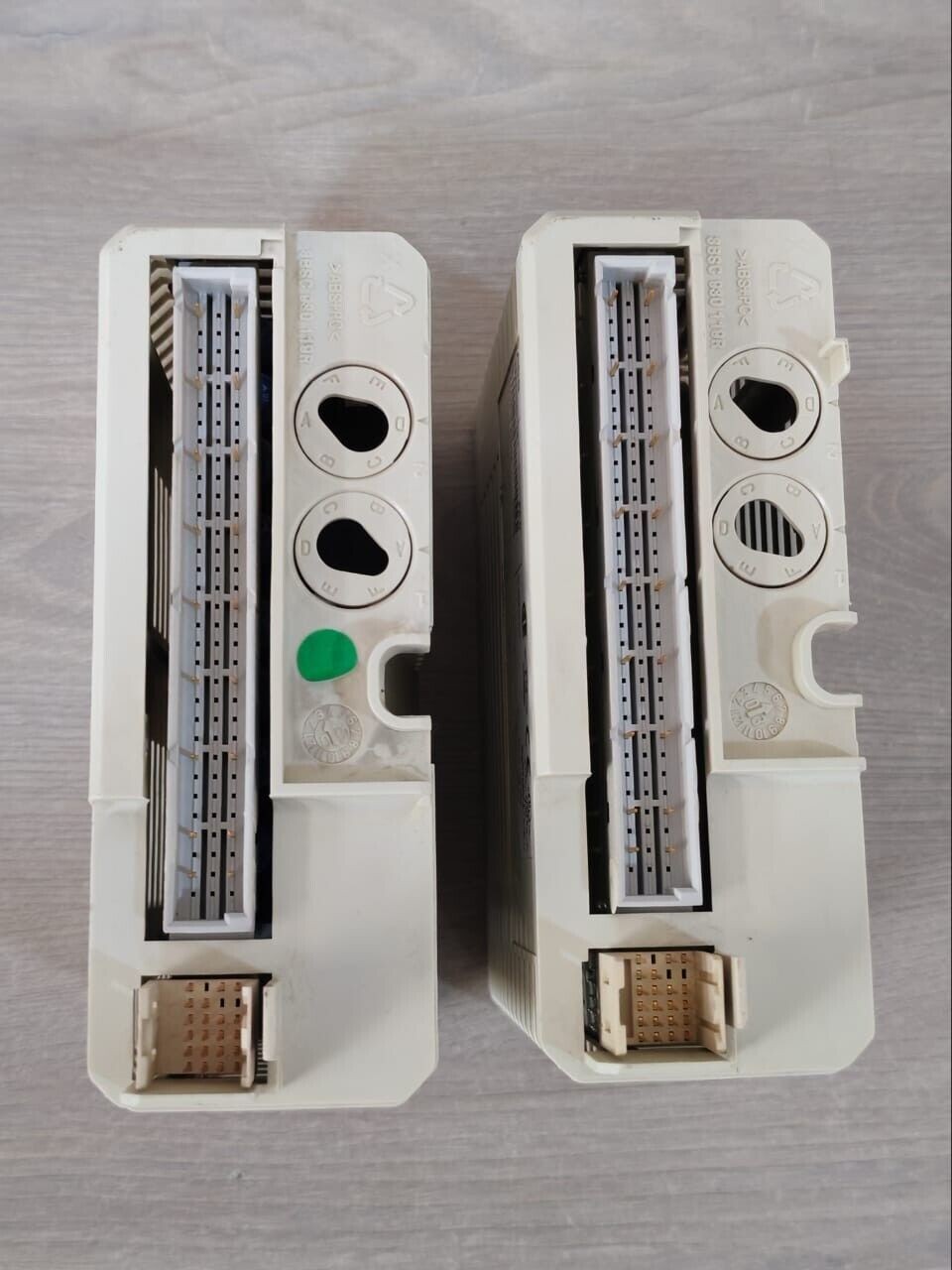 ABB 3BSE008514R1 PCS. DO820 ABB 3BSE008514R1 PR. D & E - WITHOUT BASE 8