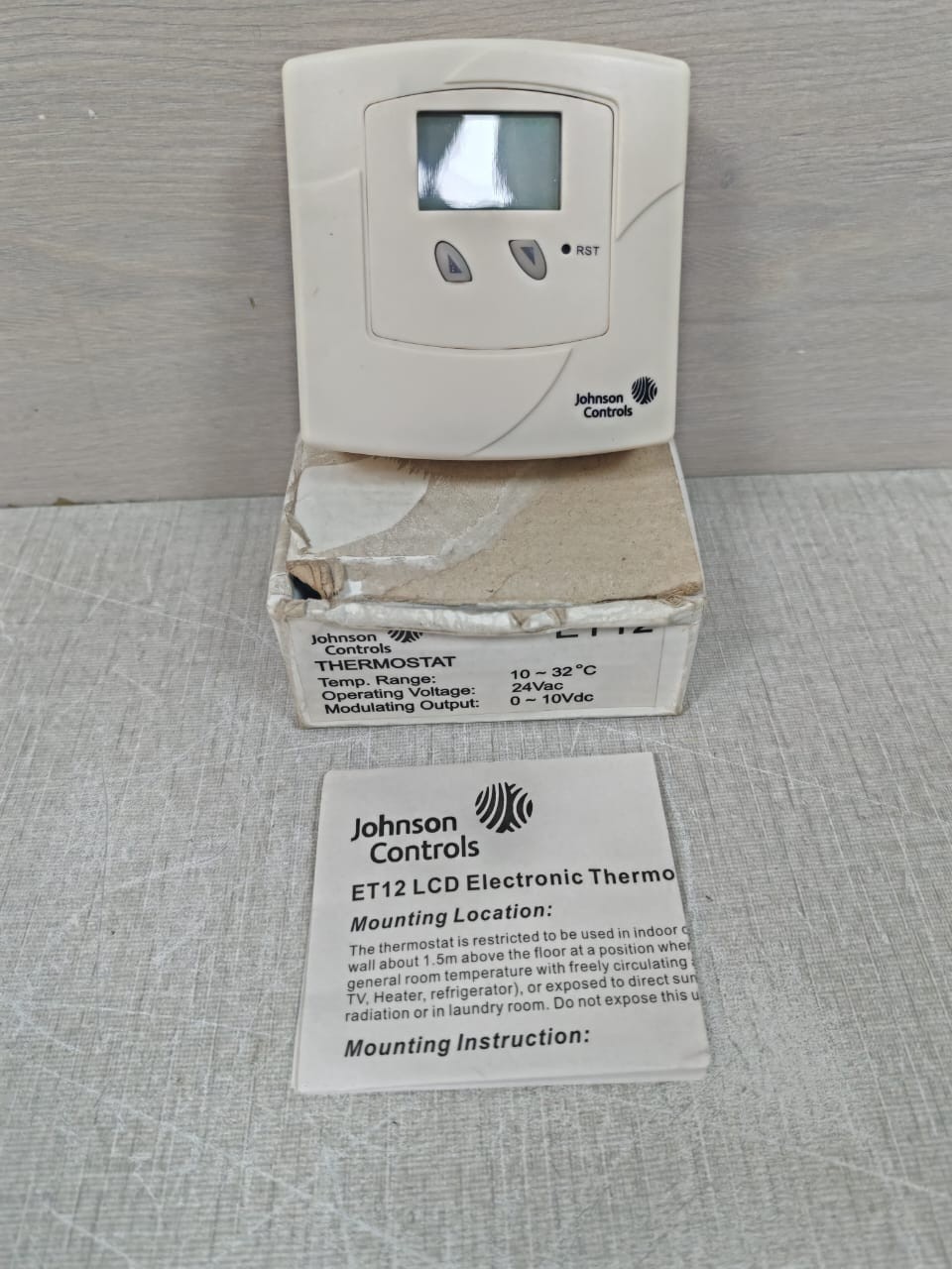 Johnson Controls ET12 Johnson Controls ET12 Thermostat 24Vac 1