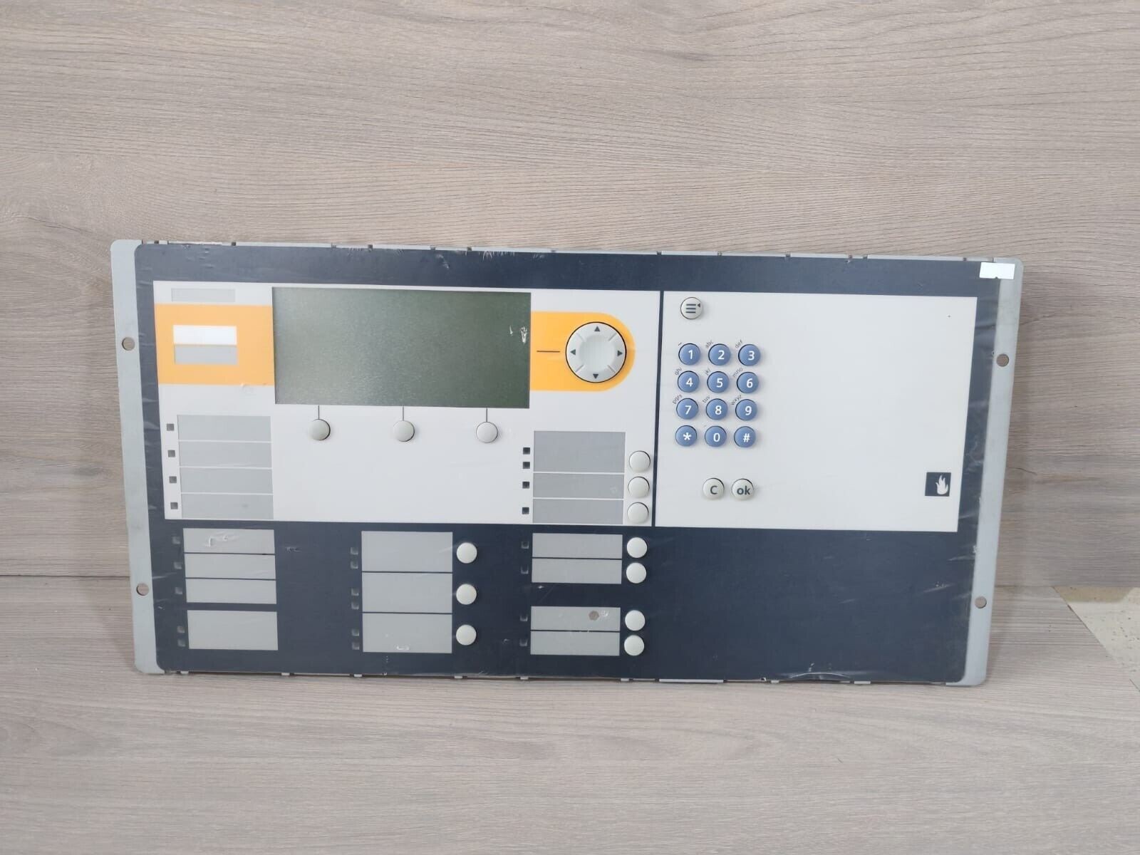 SIEMENS FCM2018-U3 P/N S54400-C40-A2 FIRE ALARM OPERATOR INTERFACE PANEL