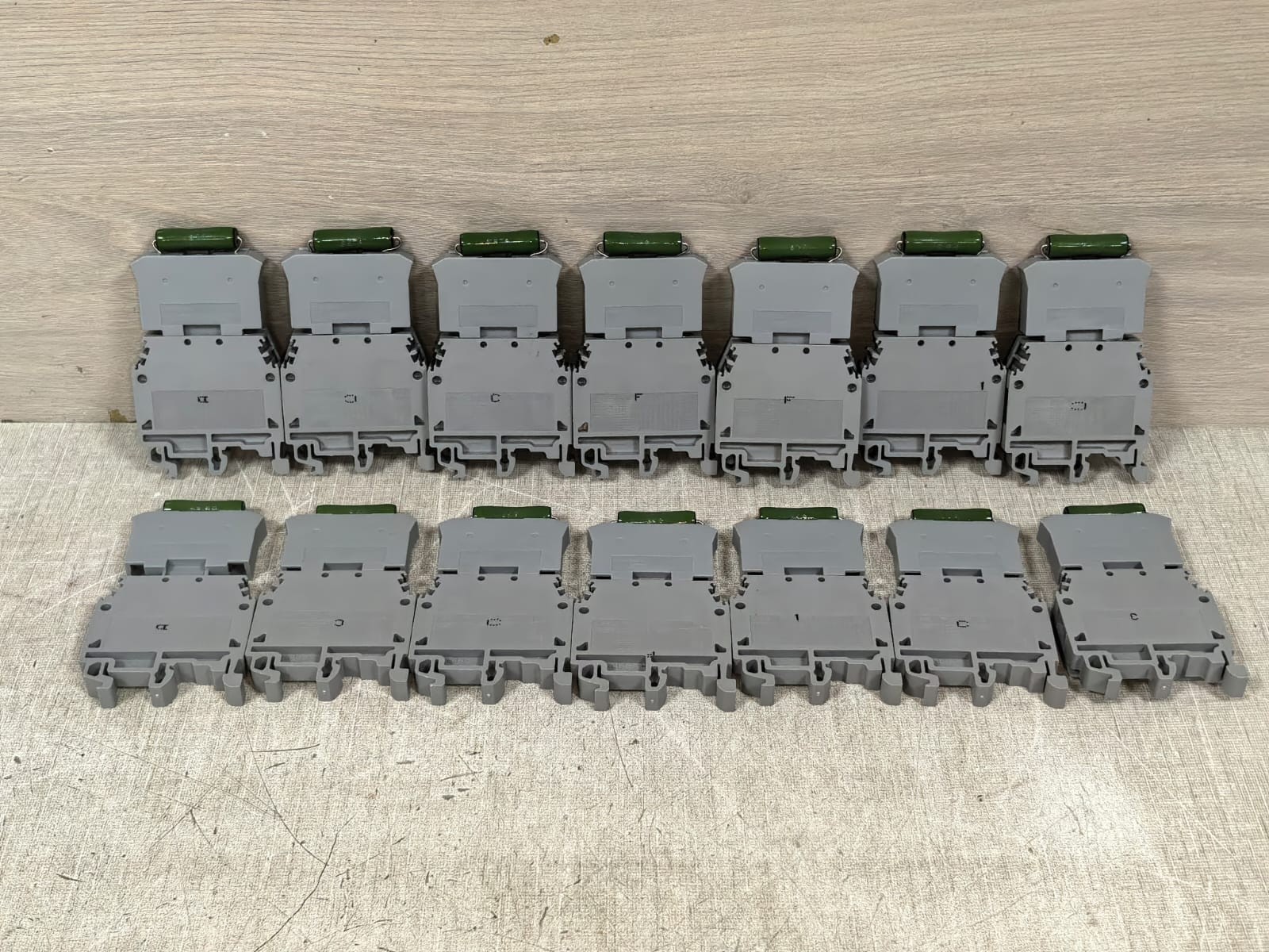 Entrelec M/8-S ENTRELEC M/8-S DIN-RAIL DISCONNECTION TERMINAL BLOCK W/ RESISTOR 1