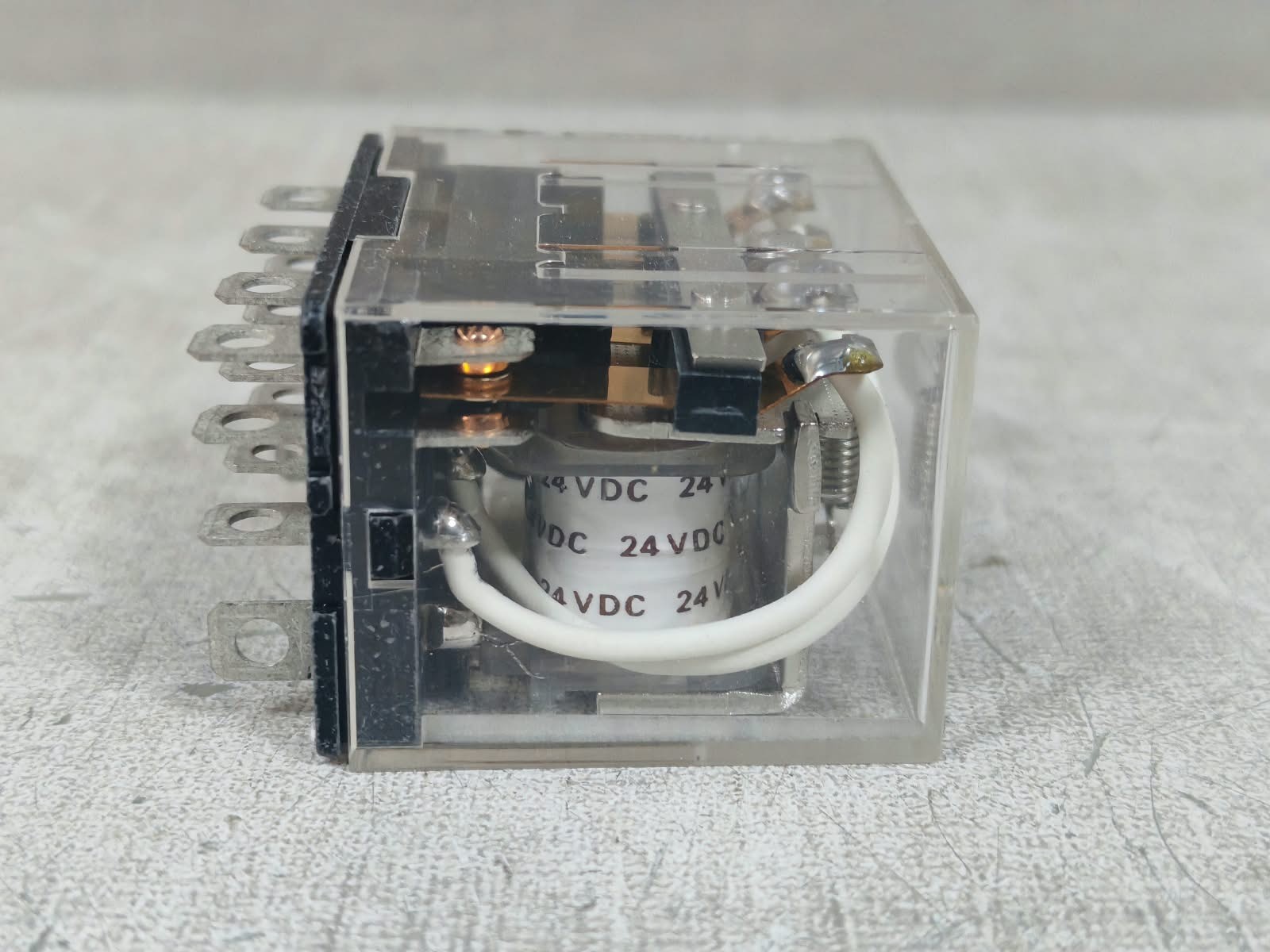Omron LY4 OMRON LY4 GENERAL PURPOSE RELAY 24VDC 6