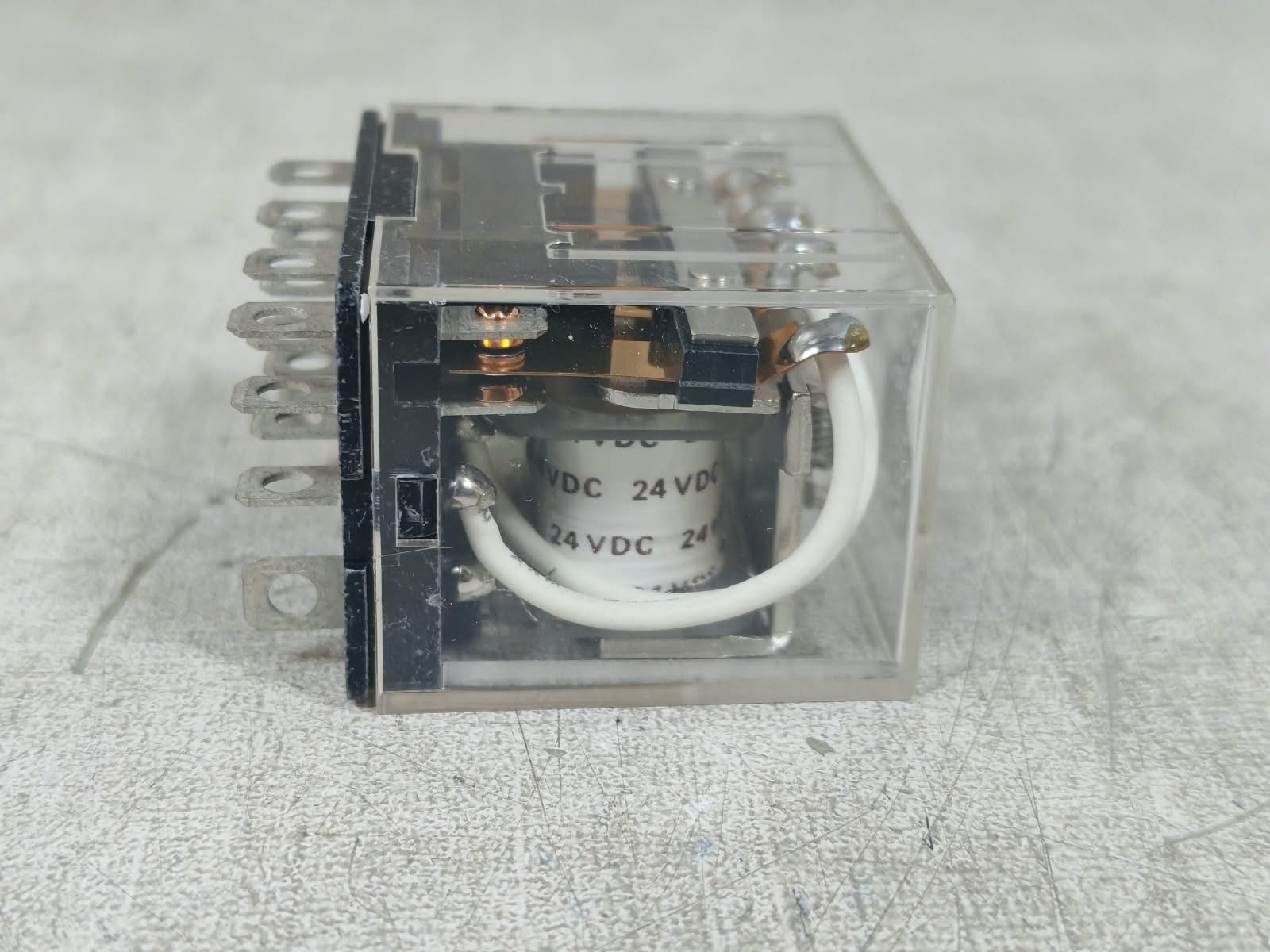 Omron LY4 OMRON LY4 GENERAL PURPOSE RELAY 24VDC 4