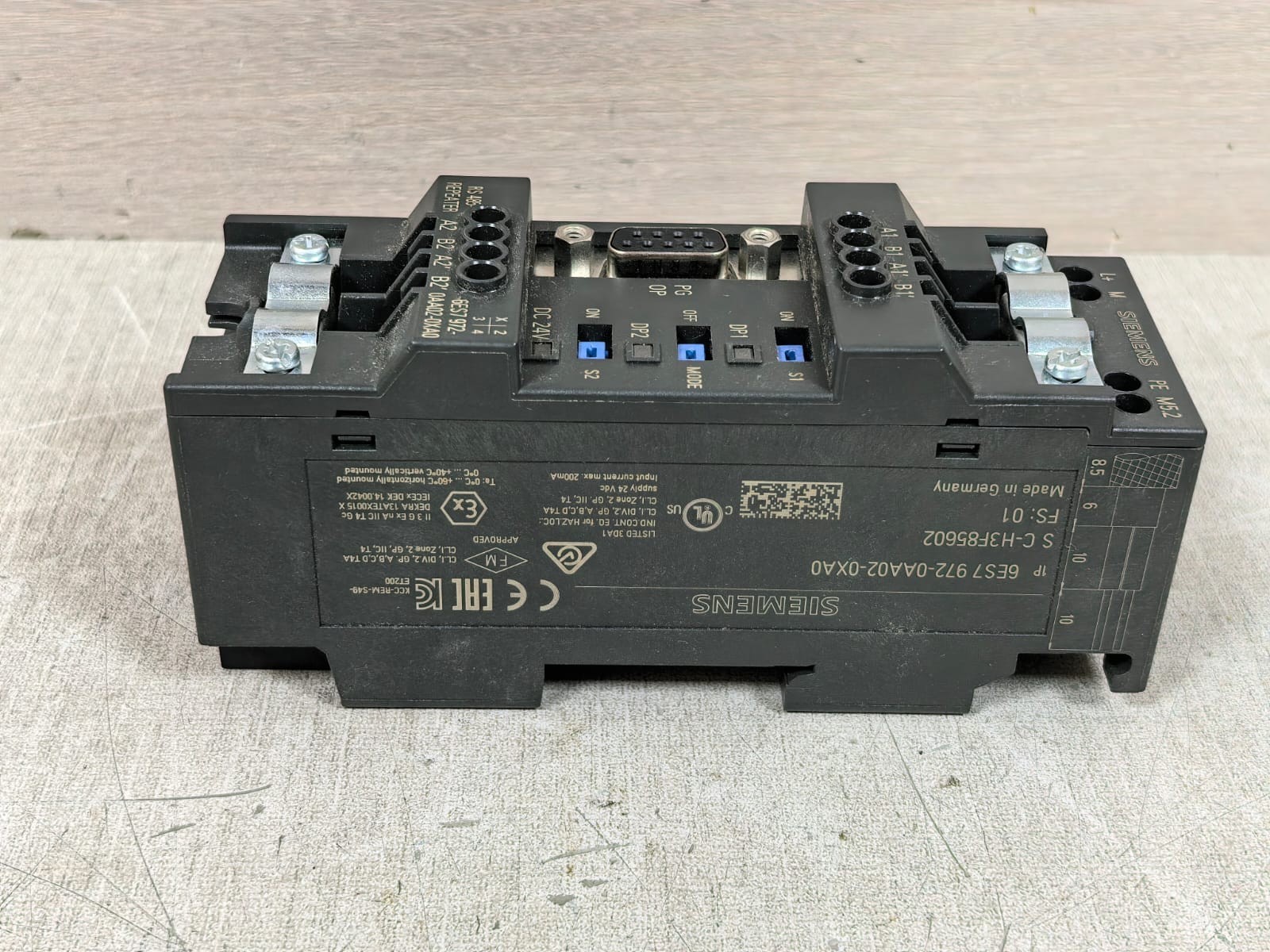Siemens 6ES7 972-0AA02-0XA0 SIEMENS 6ES7 972-0AA02-0XA0 RS485- REPEATER 10