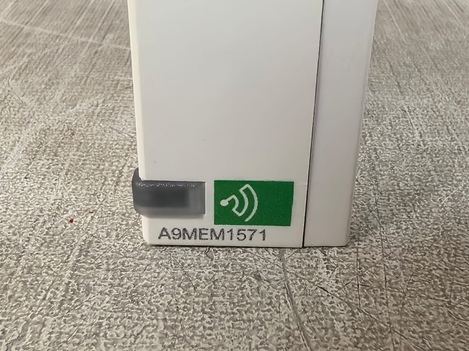 Schneider Electric A9MEM1571 SCHNEIDER ELECTRIC A9MEM1571 POWERTAG-ACTI9P63 3PN TOP 4