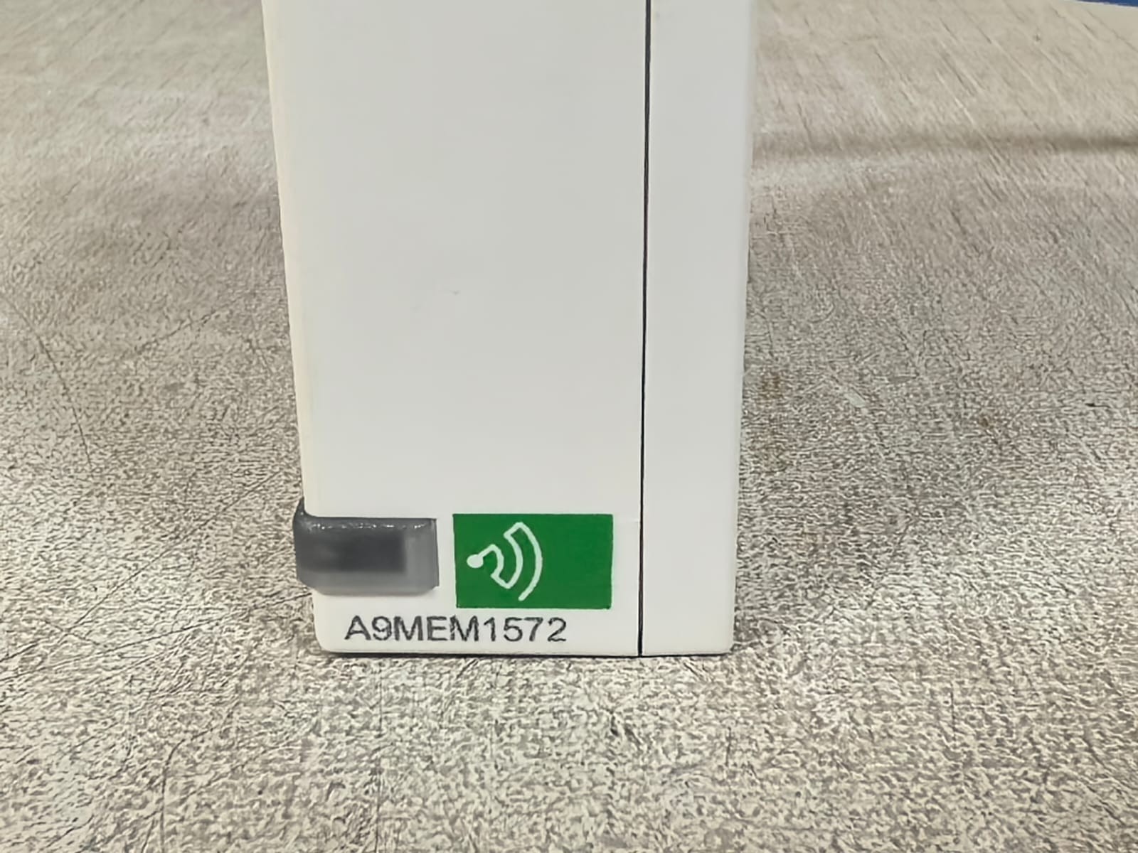 Schneider Electric A9MEM1572 SCHNEIDER ELECTRIC A9MEM1572 POWERTAG-ACTI9P63 3PN BOTTOM 4