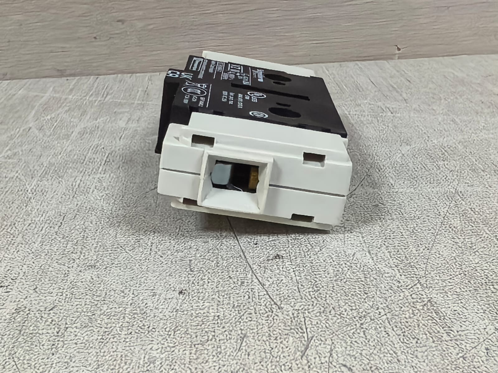 Schneider Electric VZ0 SCHNEIDER ELECTRIC VZ0 MAIN CONTACT 3