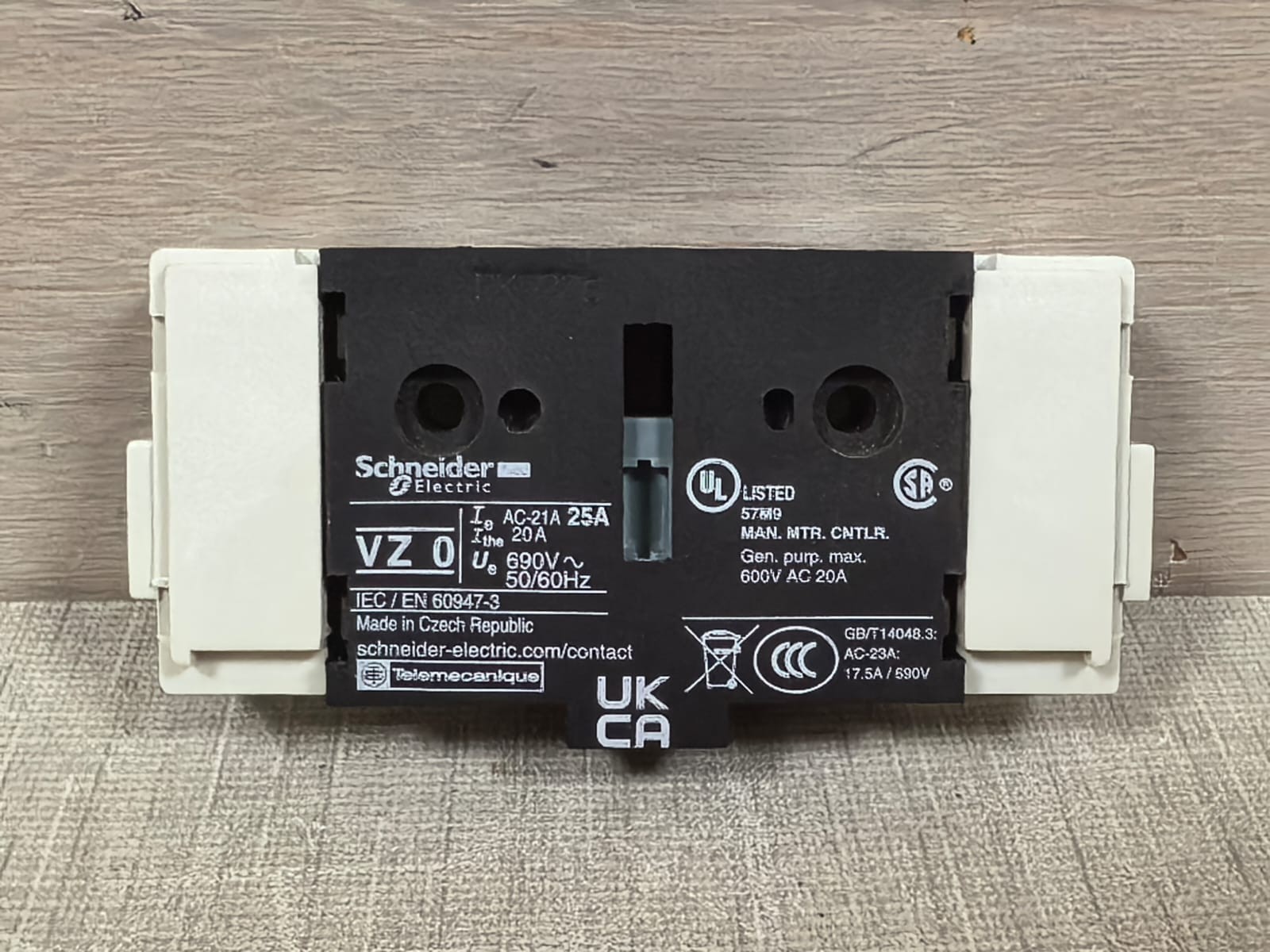 Schneider Electric VZ0 SCHNEIDER ELECTRIC VZ0 MAIN CONTACT 4
