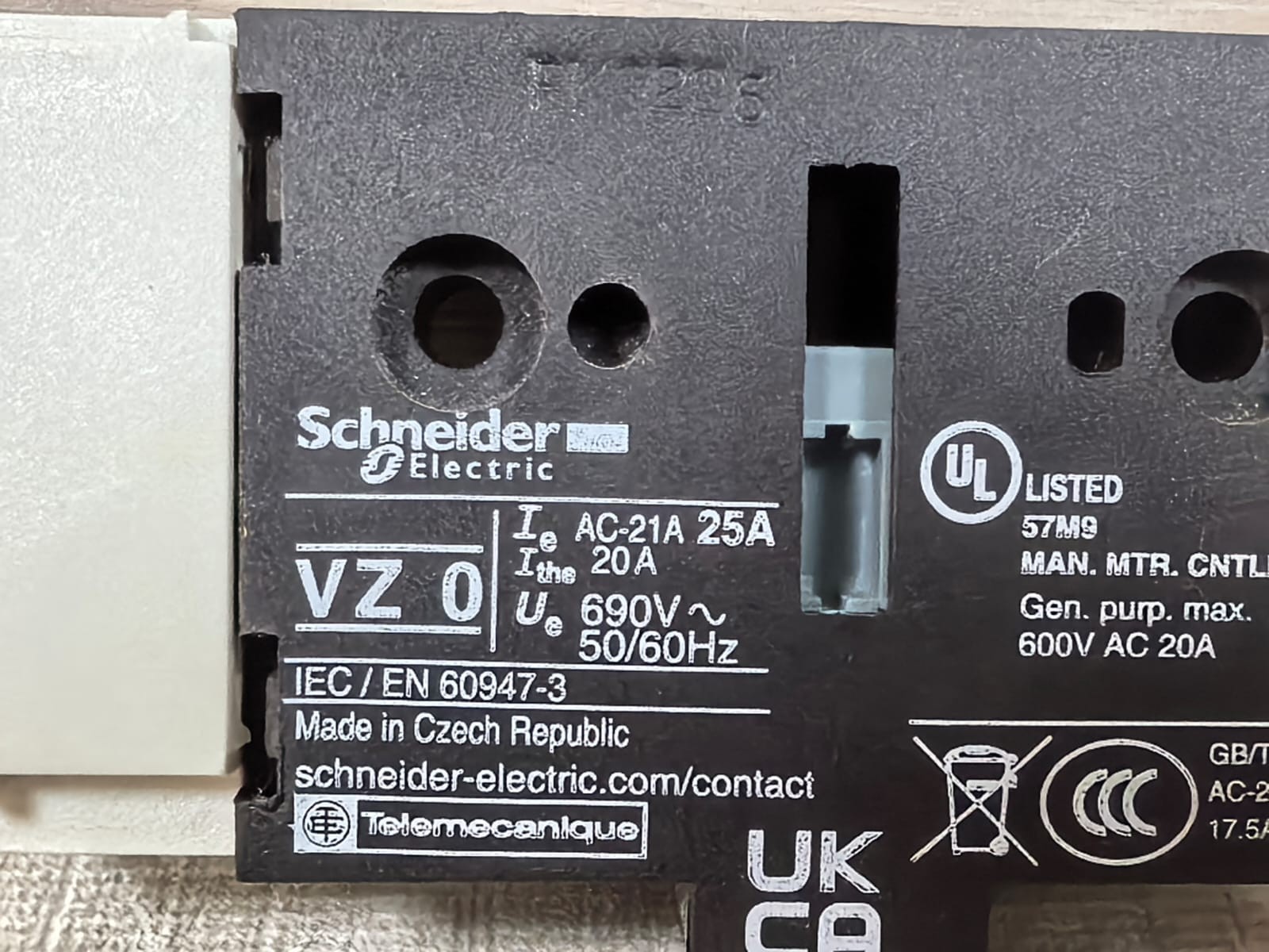 Schneider Electric VZ0 SCHNEIDER ELECTRIC VZ0 MAIN CONTACT 5