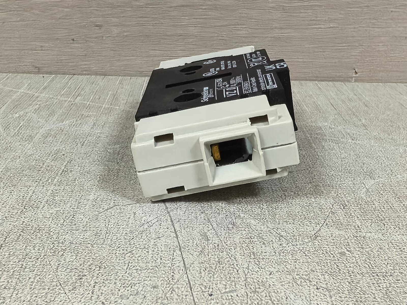 Schneider Electric VZ0 SCHNEIDER ELECTRIC VZ0 MAIN CONTACT 7