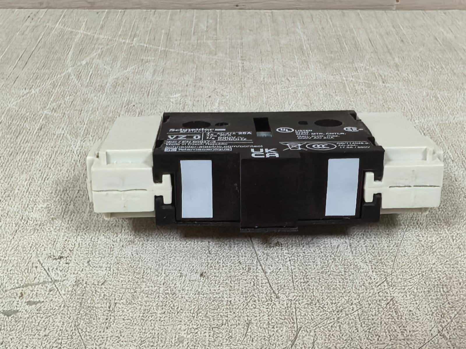 Schneider Electric VZ0 SCHNEIDER ELECTRIC VZ0 MAIN CONTACT 8