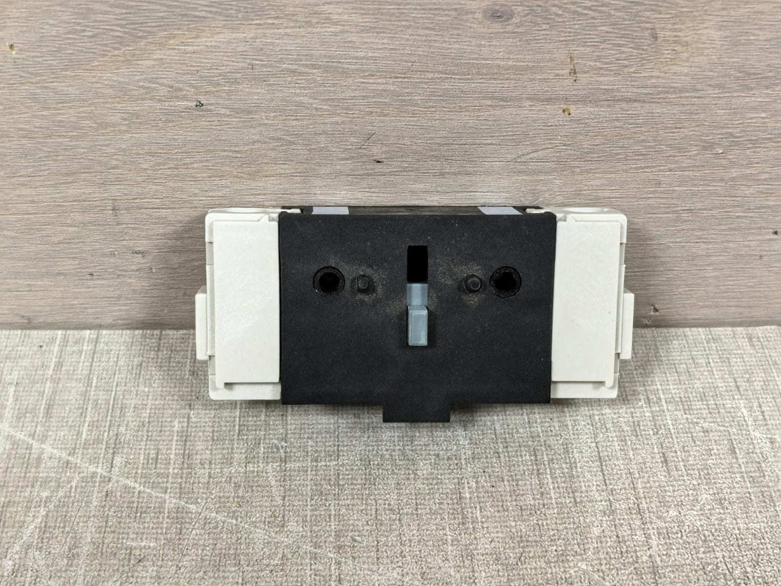 Schneider Electric VZ0 SCHNEIDER ELECTRIC VZ0 MAIN CONTACT 9