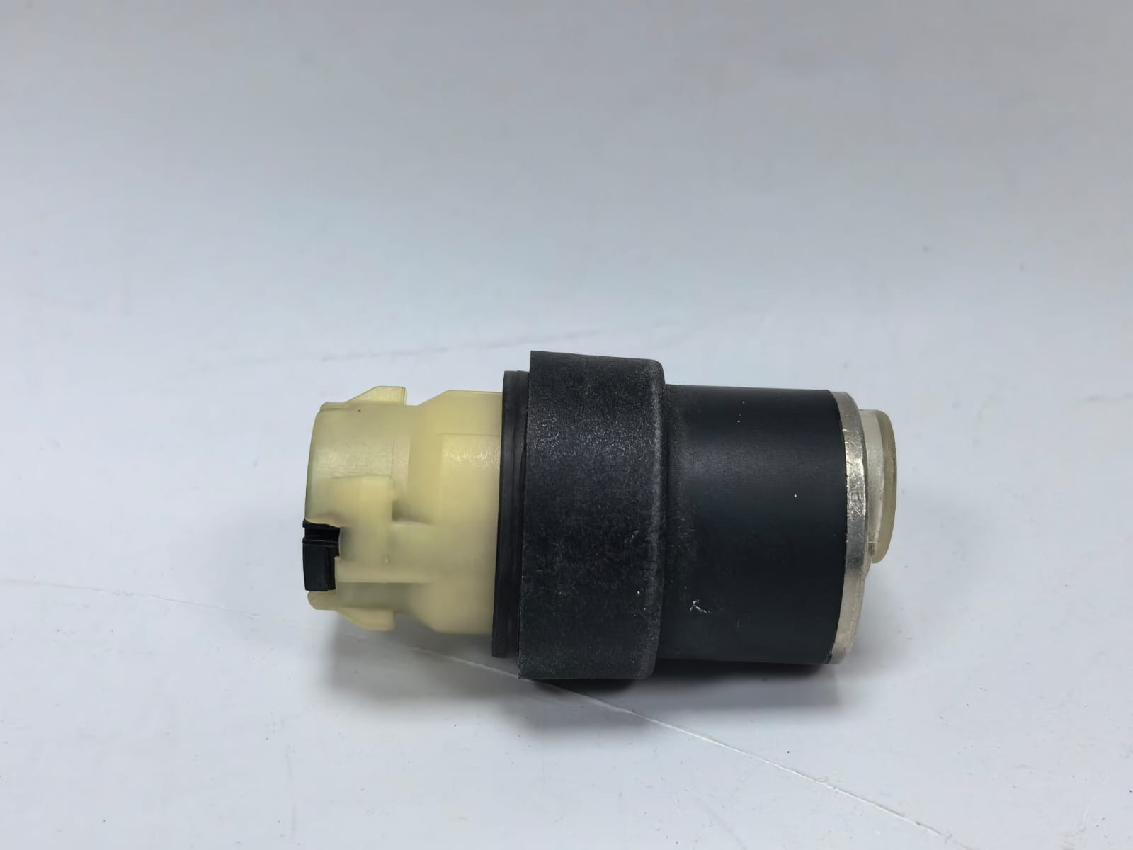 Siemens 3SB1 000-4MA01-Z SIEMENS 3SB1 000-4MA01-Z CES KEY-OPERATED SELECTOR SWITCH 4
