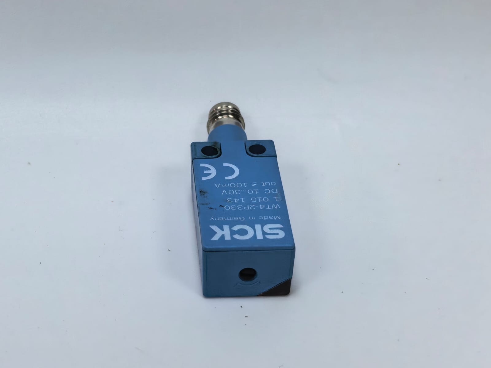 SICK WT4-2P330 SICK WT4-2P330 PHOTOELECTRIC SENSOR 4