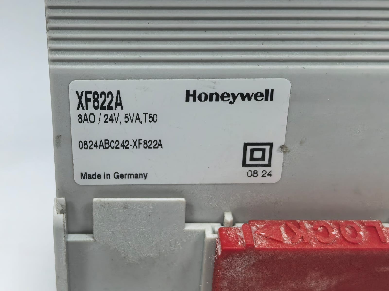 Honeywell XF822A HONEYWELL XF822A ANALOG OUTPUT MODULE WITH XS821-22 BASE 2