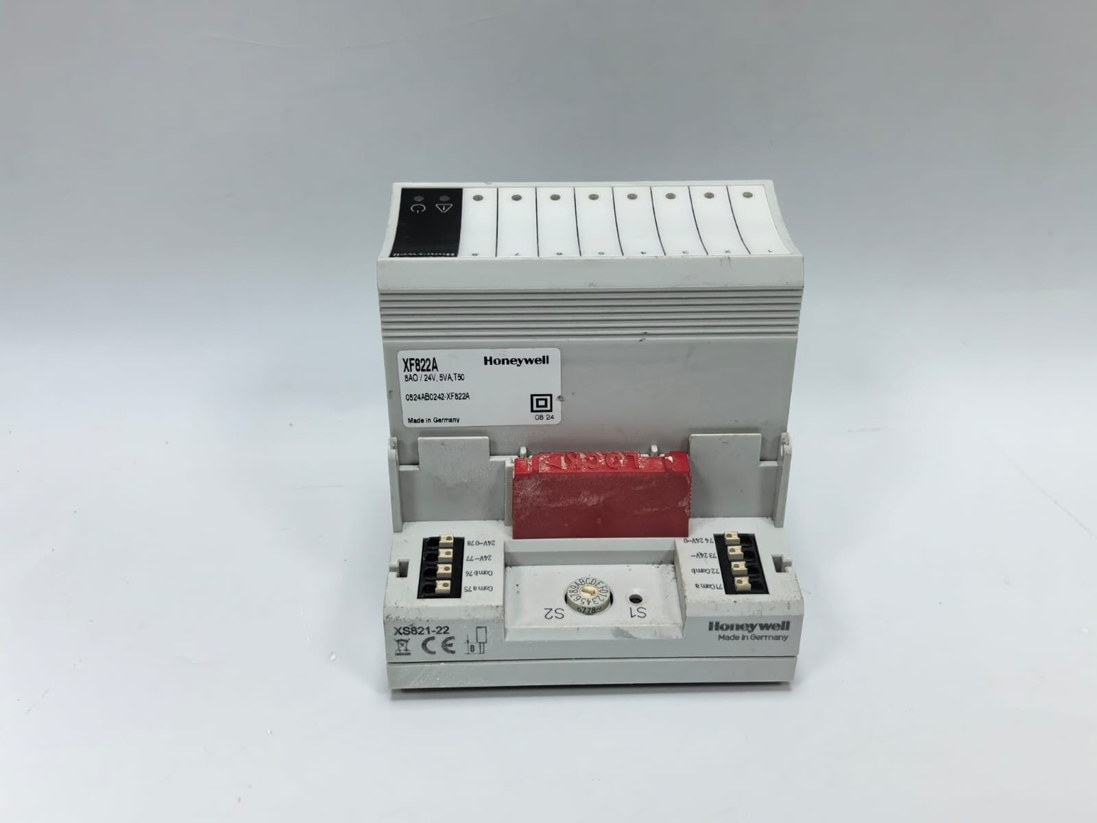 Honeywell XF822A HONEYWELL XF822A ANALOG OUTPUT MODULE WITH XS821-22 BASE 4