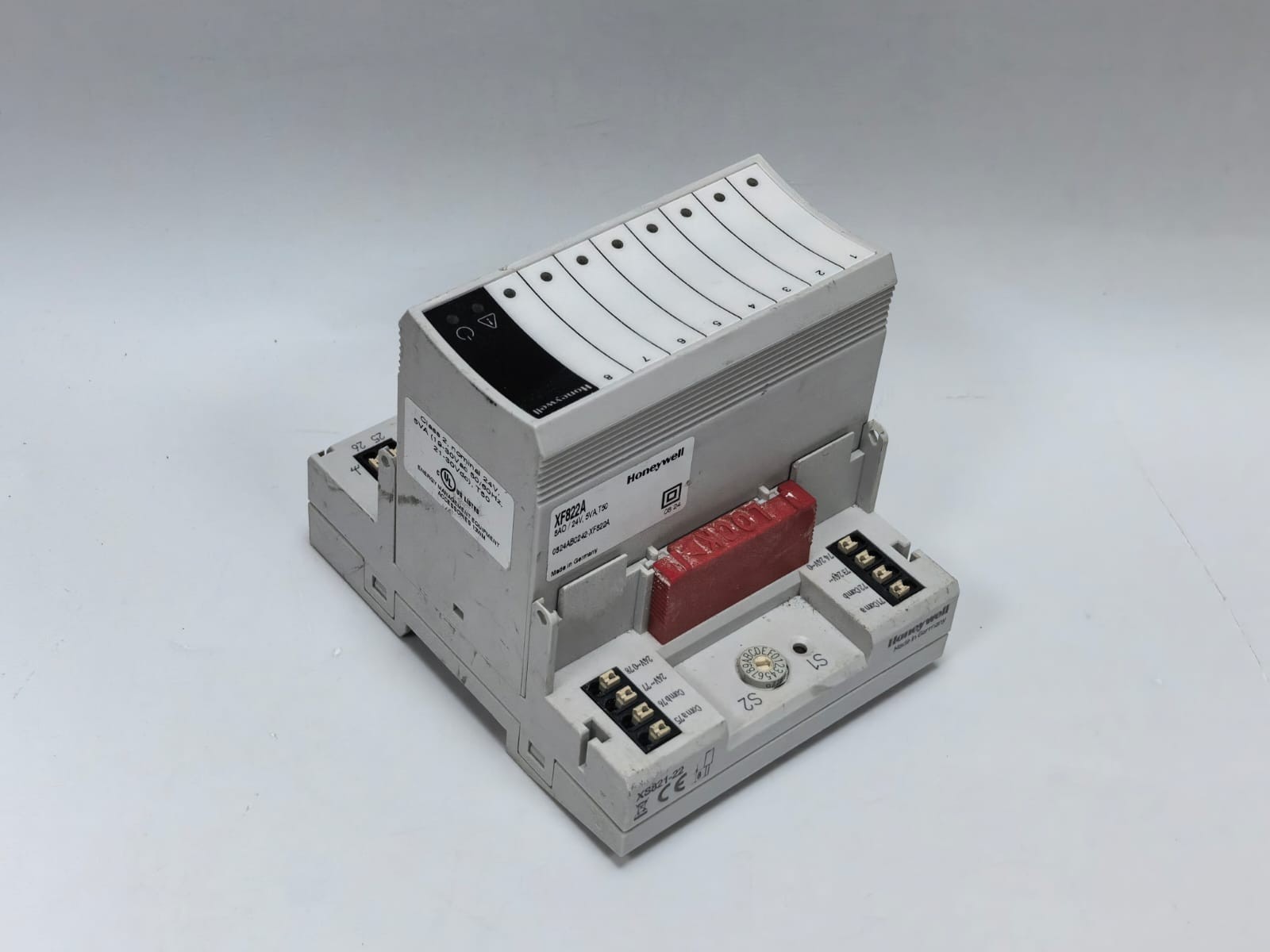 Honeywell XF822A HONEYWELL XF822A ANALOG OUTPUT MODULE WITH XS821-22 BASE 9