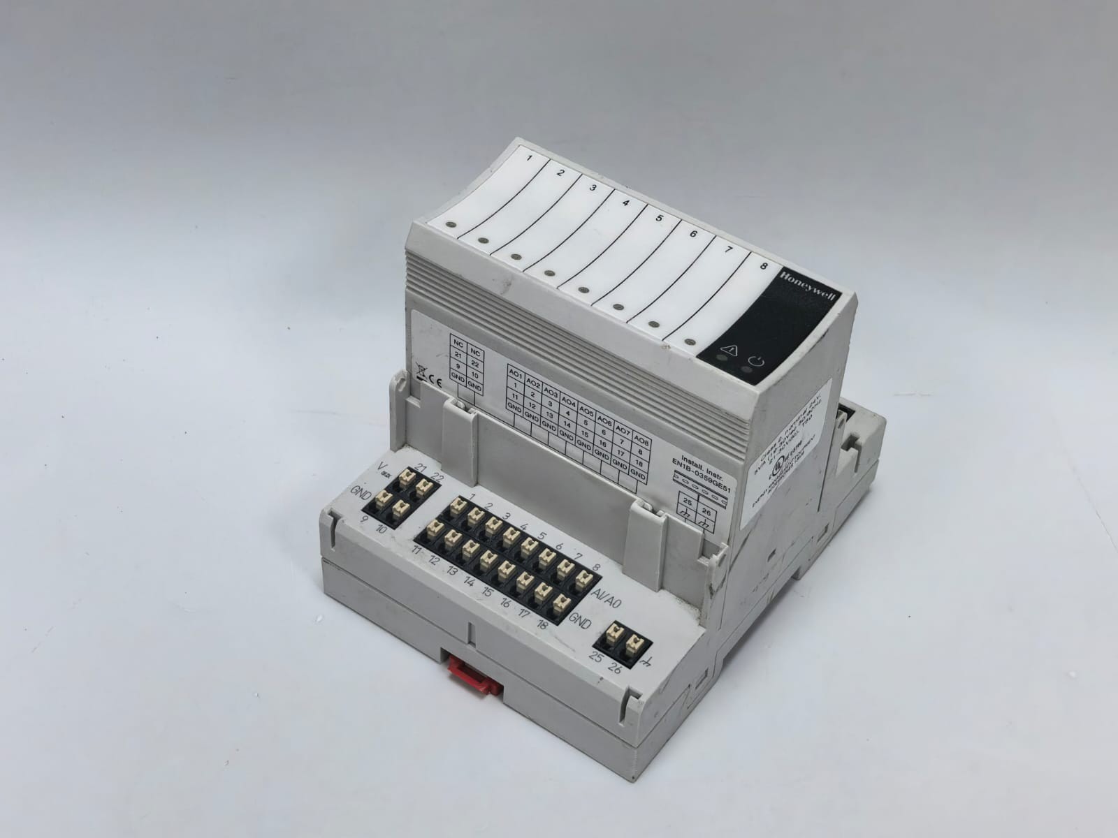 Honeywell XF822A HONEYWELL XF822A ANALOG OUTPUT MODULE WITH XS821-22 BASE 10