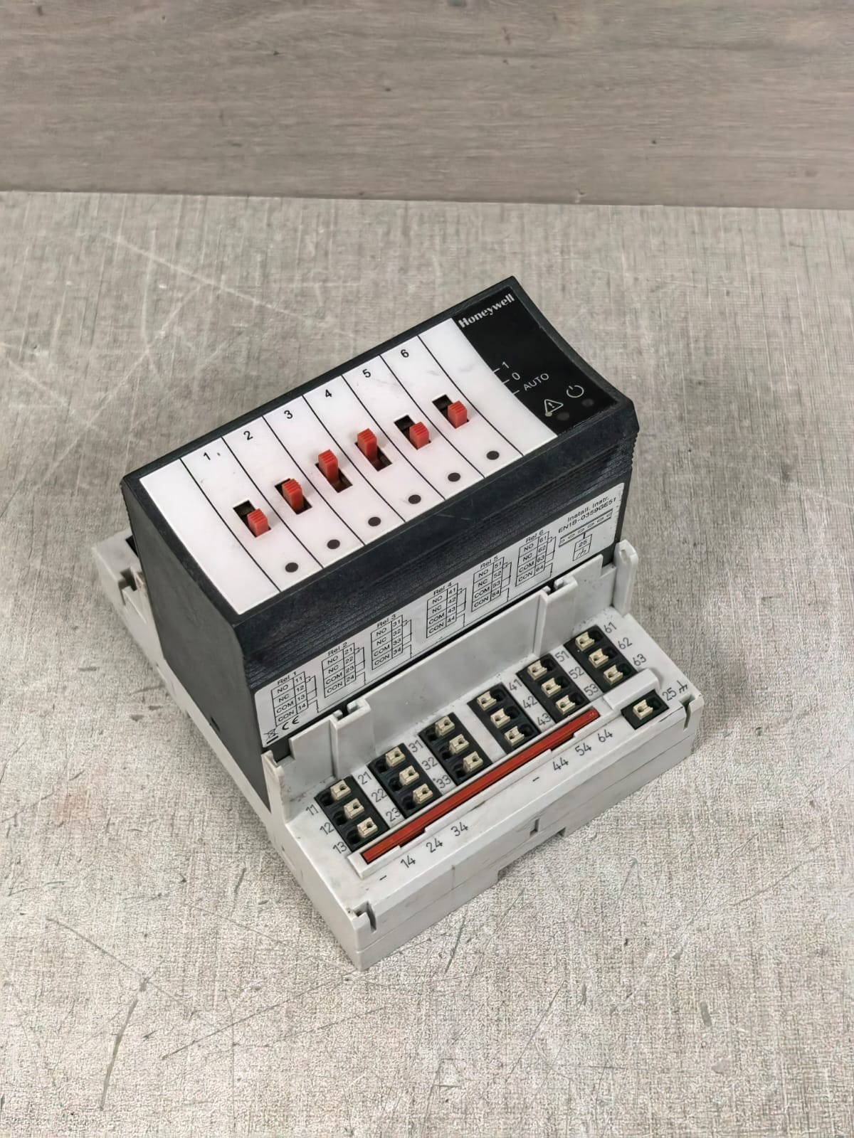 Honeywell XFLR824A WITH XS824-25 HONEYWELL XFLR824A WITH XS824-25 6 RELAY OUTPUT MODULE 3