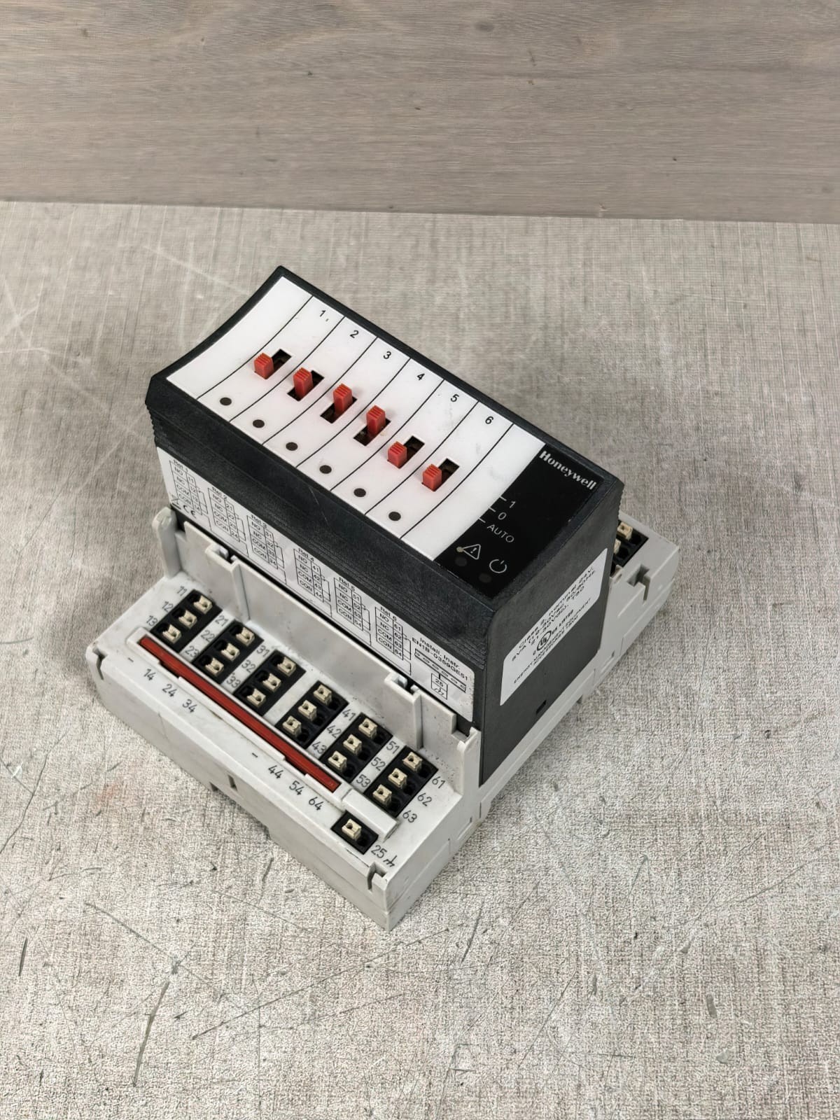 Honeywell XFLR824A WITH XS824-25 HONEYWELL XFLR824A WITH XS824-25 6 RELAY OUTPUT MODULE 4