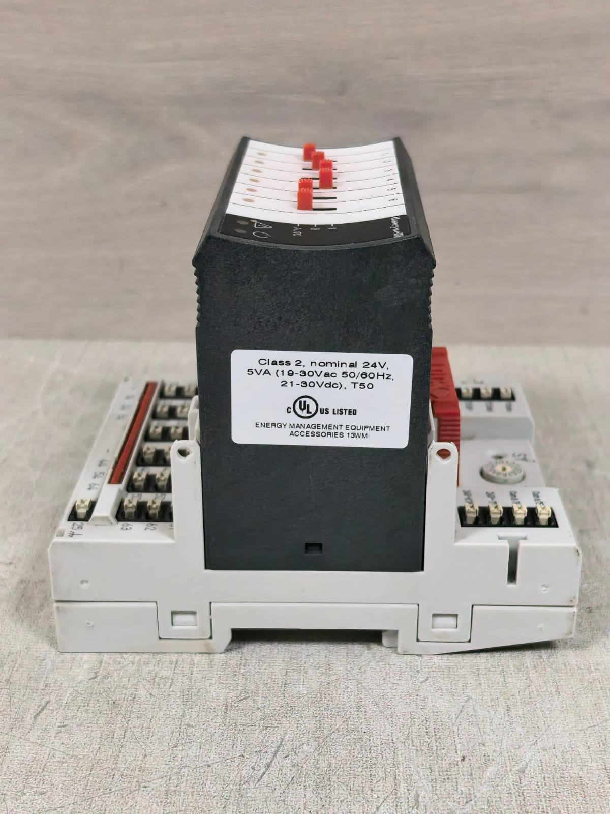 Honeywell XFLR824A WITH XS824-25 HONEYWELL XFLR824A WITH XS824-25 6 RELAY OUTPUT MODULE 8