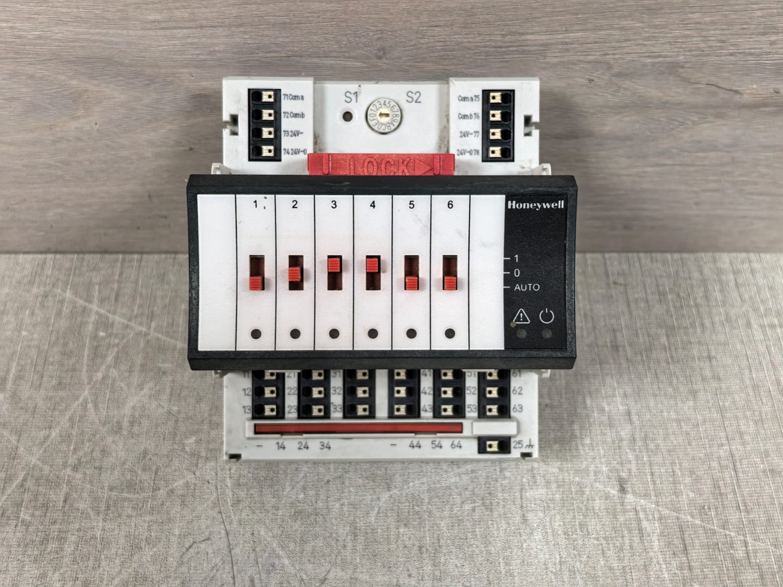 Honeywell XFLR824A WITH XS824-25 HONEYWELL XFLR824A WITH XS824-25 6 RELAY OUTPUT MODULE 1