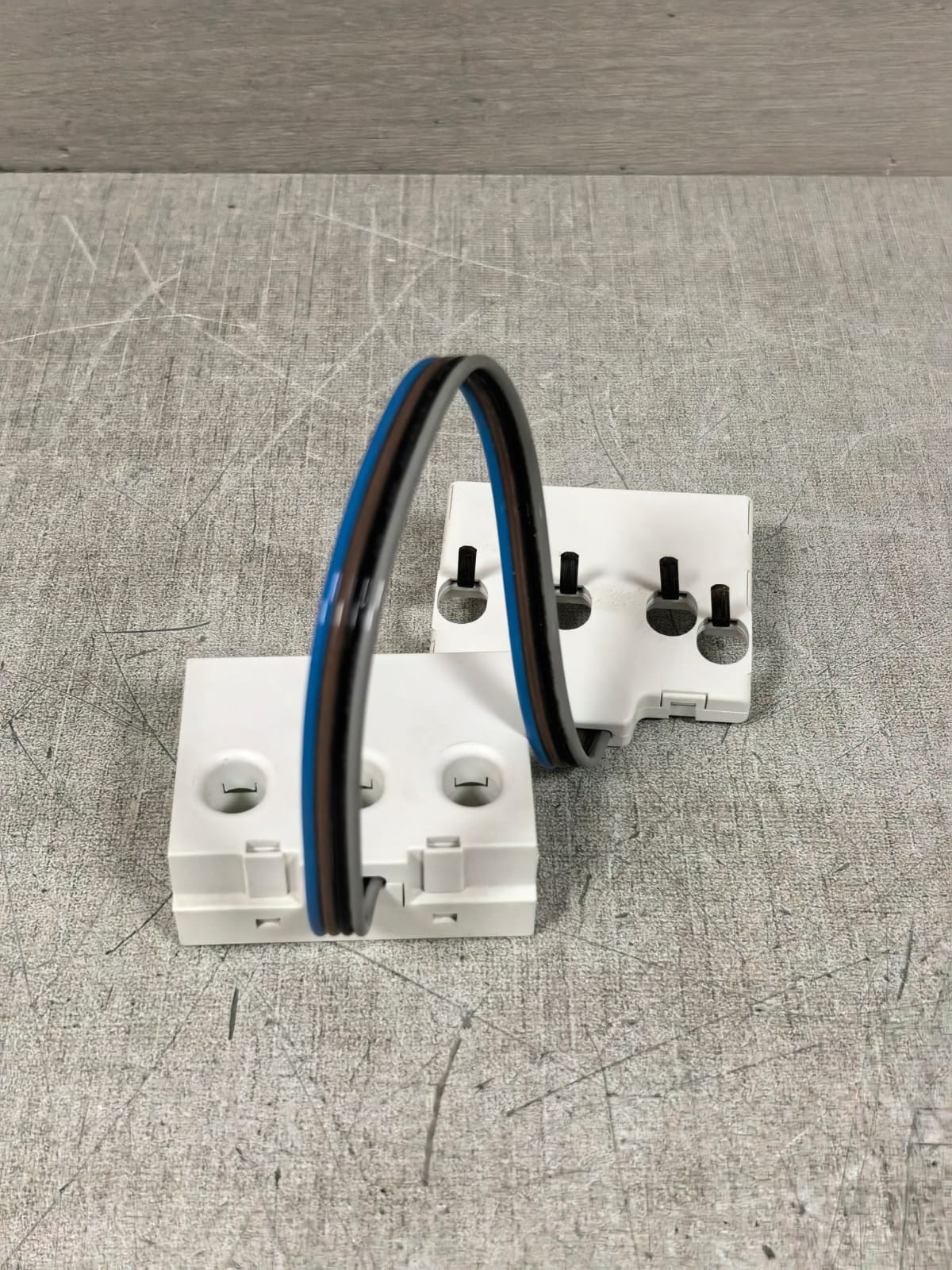 Schneider Electric A9MEM1572 SCHNEIDER ELECTRIC A9MEM1572 POWERTAG-ACTI9P63 3PN BOTTOM 7