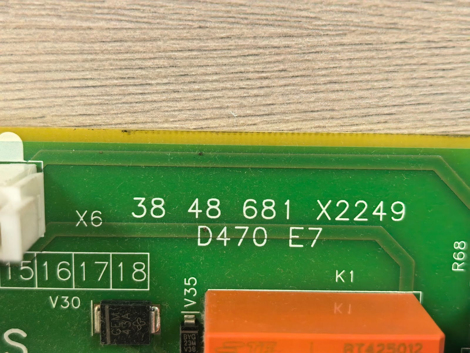 Siemens 03848681 38 48 681 X2249 D470 E7 SIEMENS 03848681 38 48 681 X2249 D470 E7 POWER BOARD 3