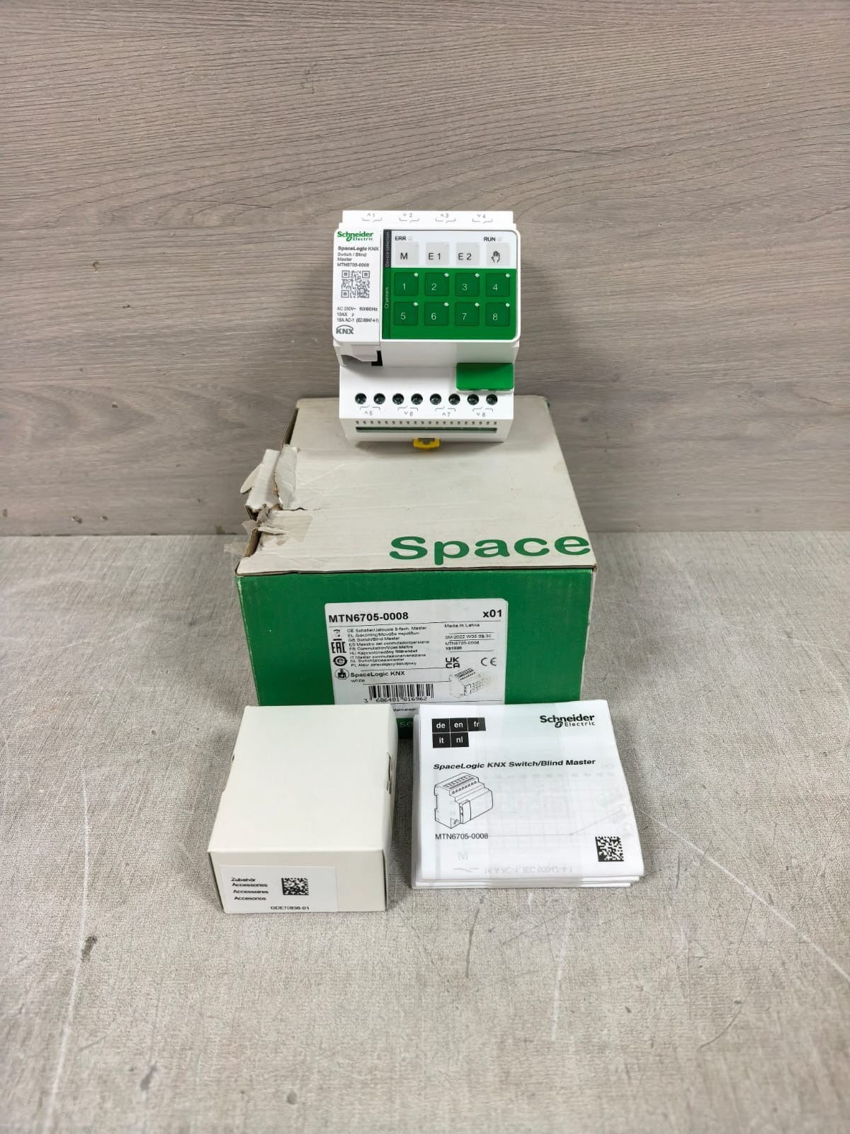 Schneider Electric MTN6705-0008 SCHNEIDER ELECTRIC MTN6705-0008 SPACELOGIC KNX SWITCH/ BLIND MASTER 250V 1