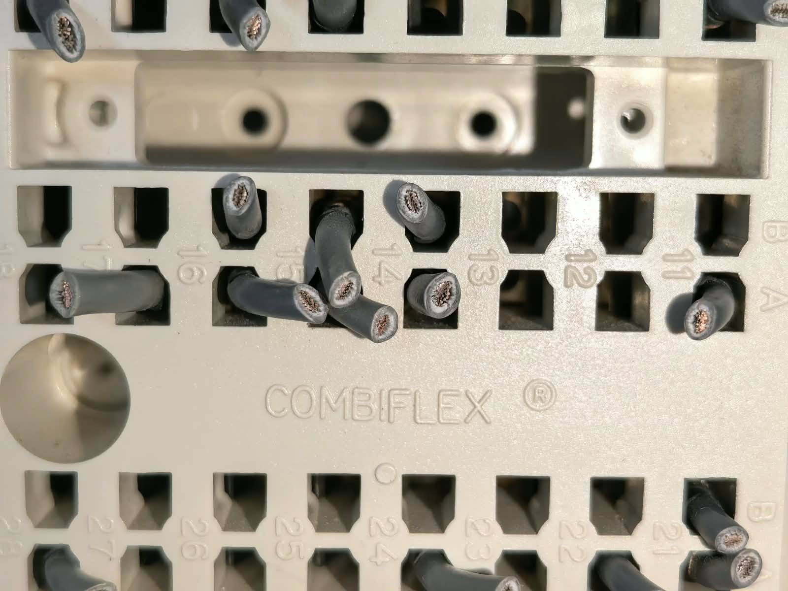 ABB RX4 RK924 0002 ABB RX4 RK924 0002 COMBIFLEX TERMINAL BASE SOCKET 3