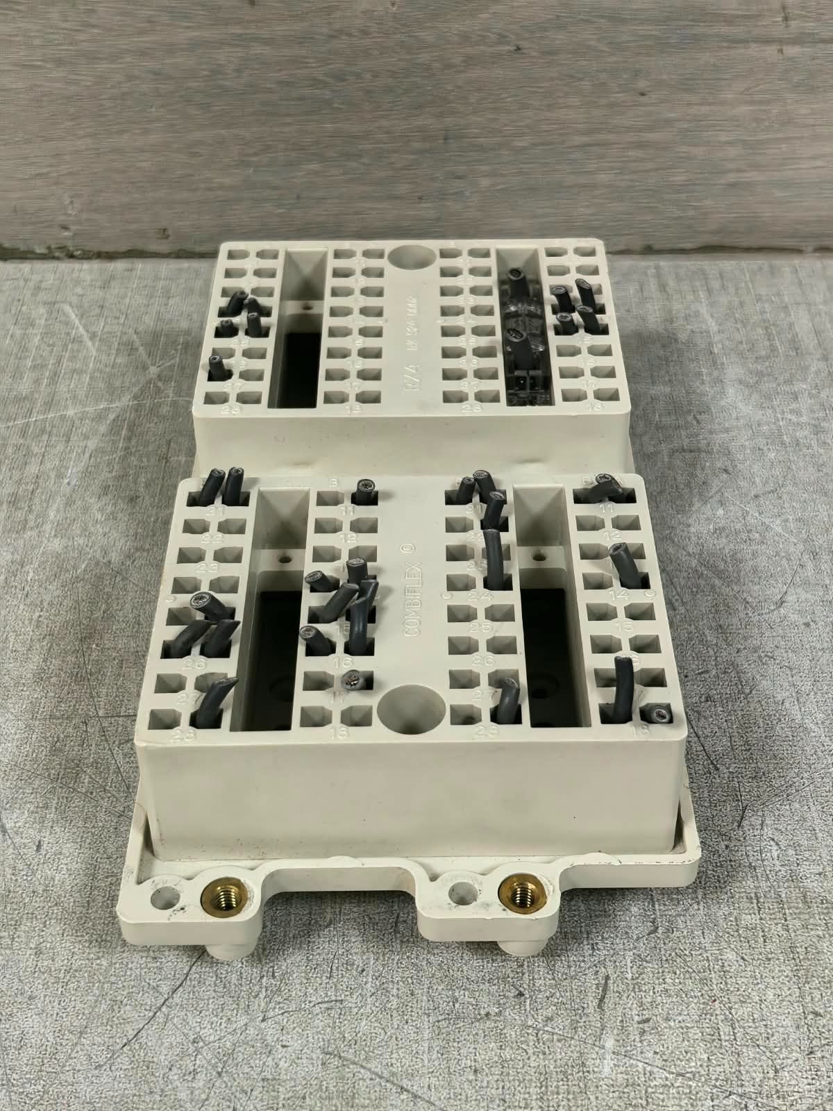 ABB RX4 RK924 0002 ABB RX4 RK924 0002 COMBIFLEX TERMINAL BASE SOCKET 9