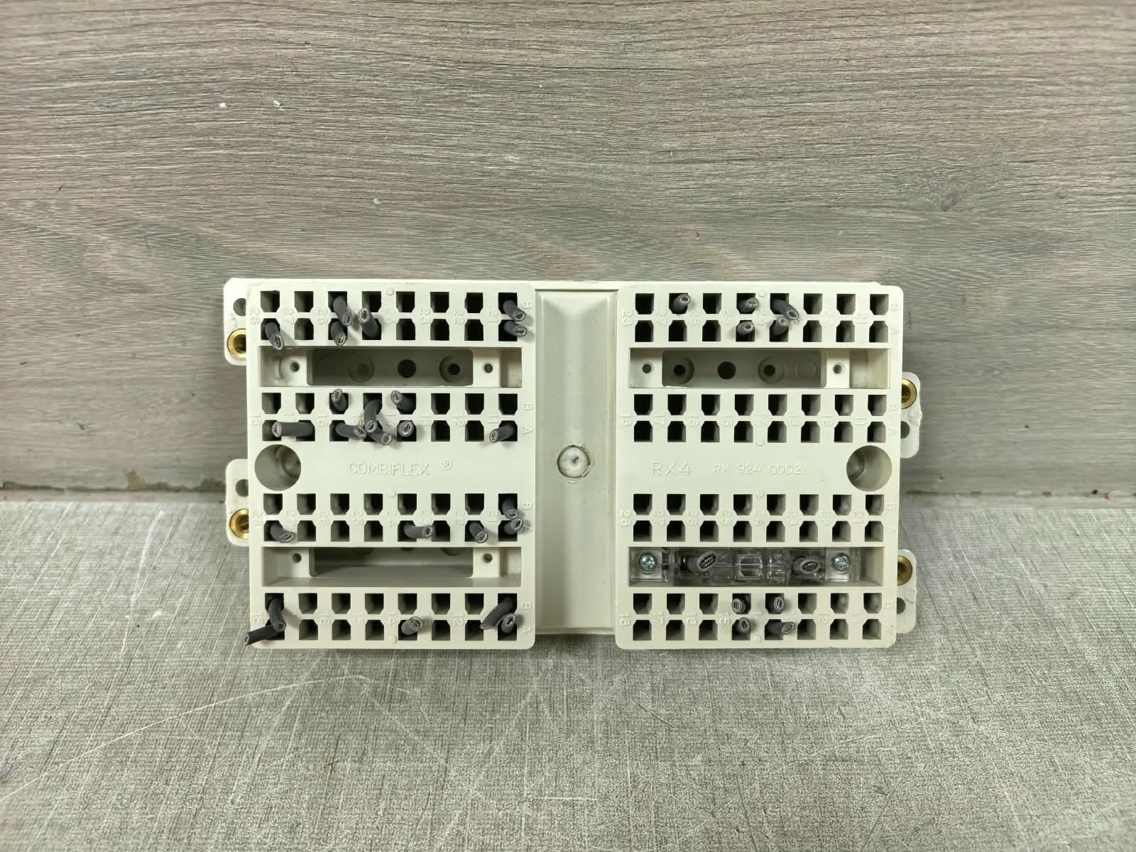 ABB RX4 RK924 0002 ABB RX4 RK924 0002 COMBIFLEX TERMINAL BASE SOCKET 1