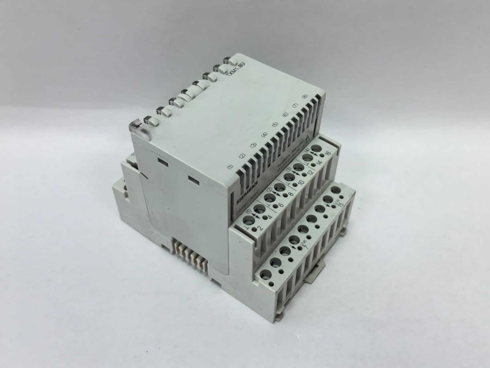 Siemens TXM1.8U SIEMENS TXM1.8U UNIVERSAL I/O MODULE 553-051-00 REV 9