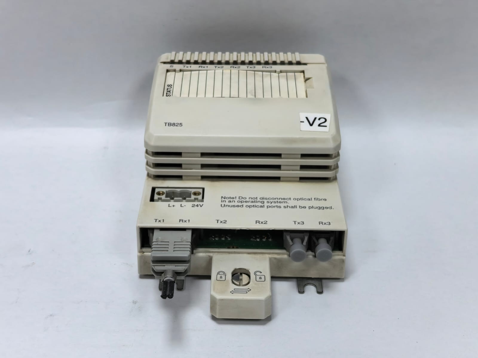 ABB 3BSE036634R1 ABB TB825 OPTICAL MEDIA CONVERTER 3BSE036634R1 PR.D 3