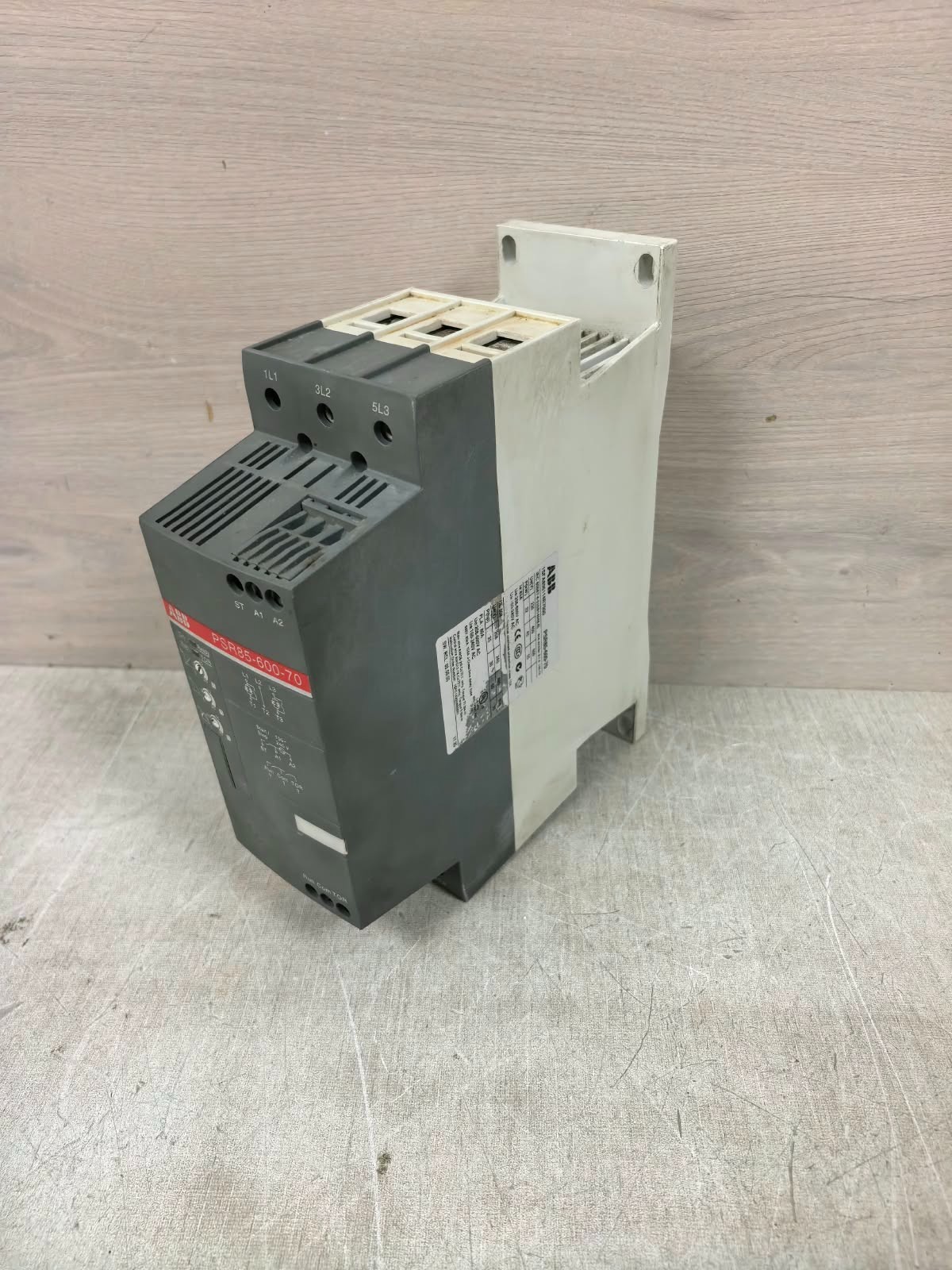ABB PSR85-600-70 ABB PSR85-600-70 1SFA896114R7000 SOFT STARTER 4