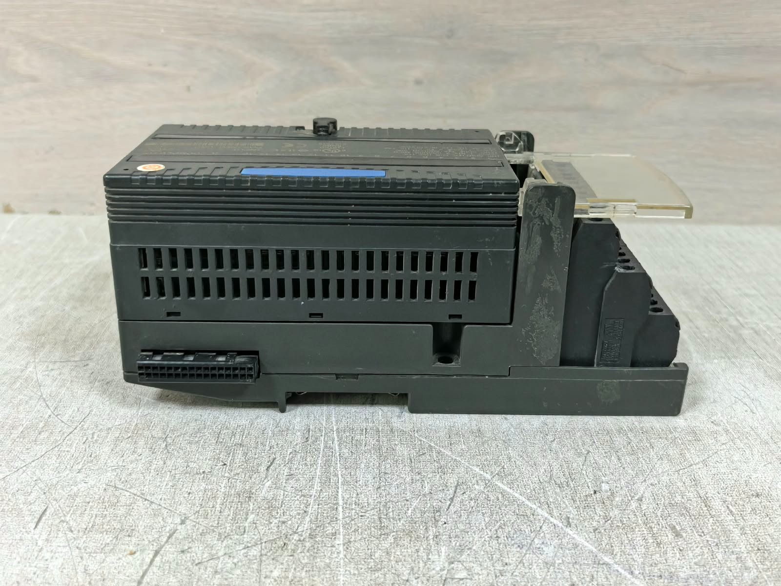 GE FANUC IC200MDL640F WITH IC200CHS022C GE FANUC IC200MDL640F WITH IC200CHS022C POSITIVE LOGIC OUTPUT MODULE 6