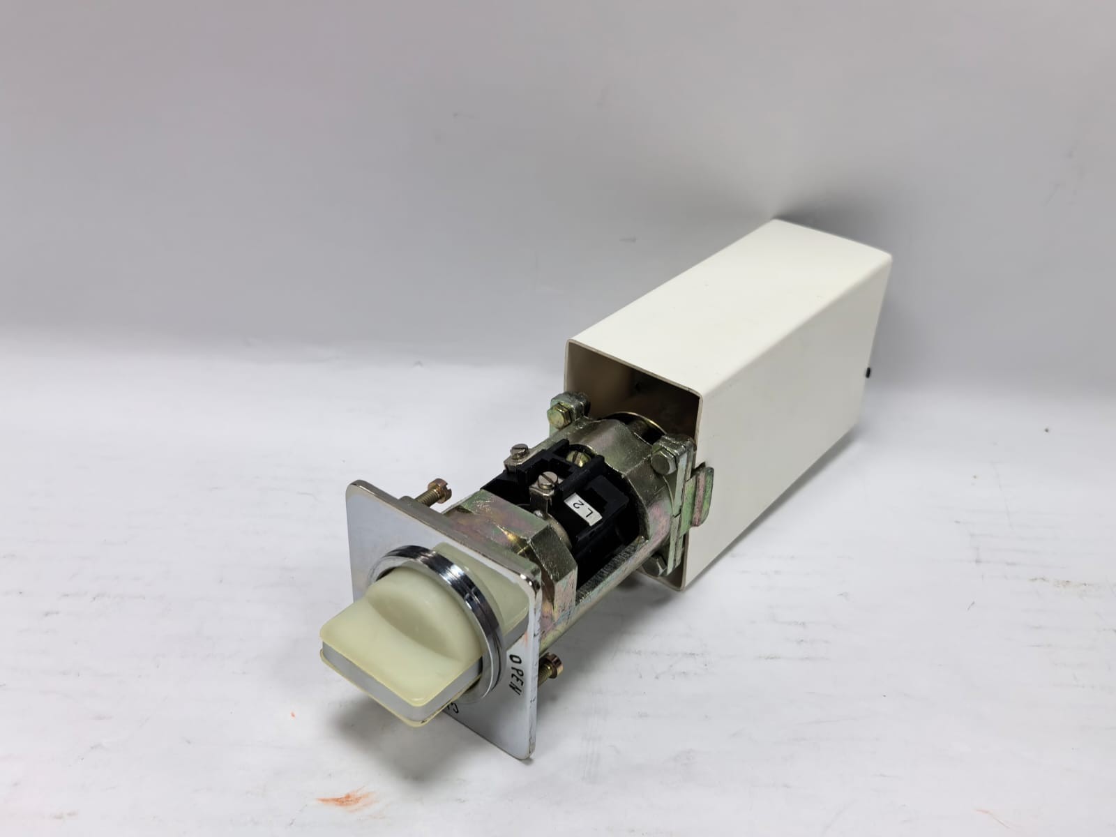 CB SW ROTARY CAM SWITCH LAMP 130V 8