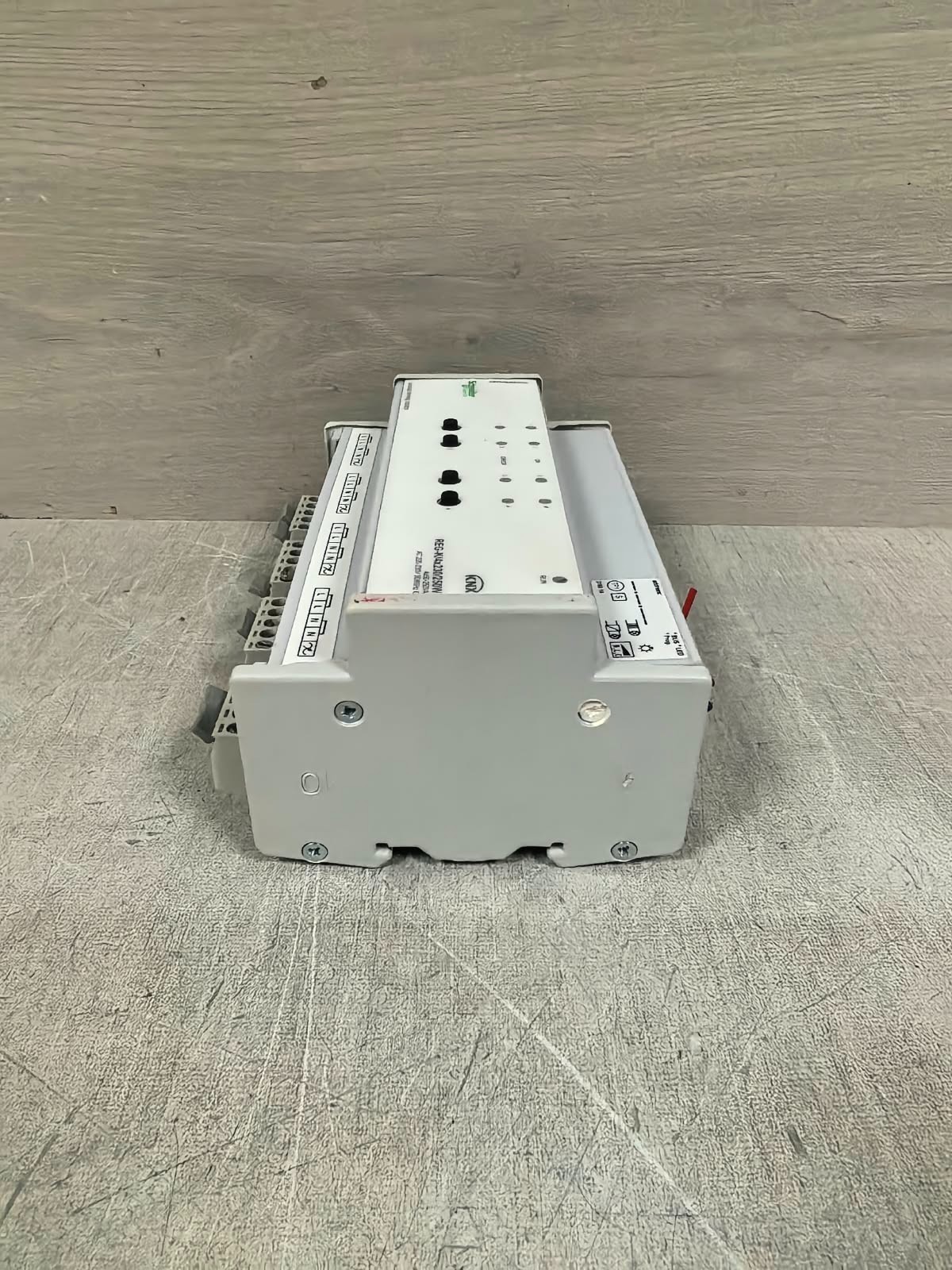 Schneider Electric MTN649325 SCHNEIDER ELECTRIC MTN649325 REG-K/ 4X230/250W KNX UNIVERSAL DIMMING ACTUATOR 7