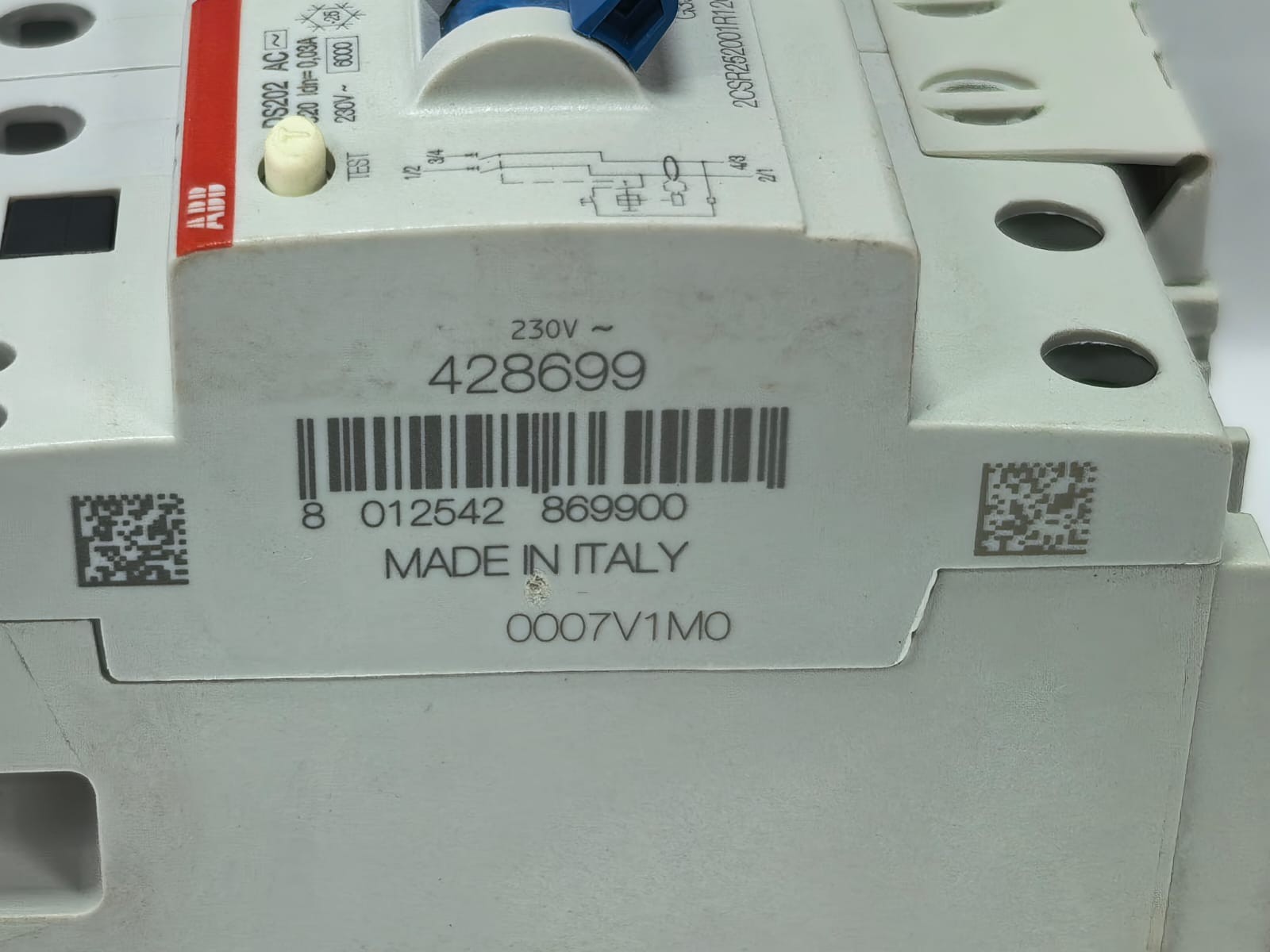 ABB 2CSR252001R1204 ABB 2CSR252001R1204 RESIDUAL CURRENT CIRCUIT BREAKER DS202 AC-C20/0.03 4