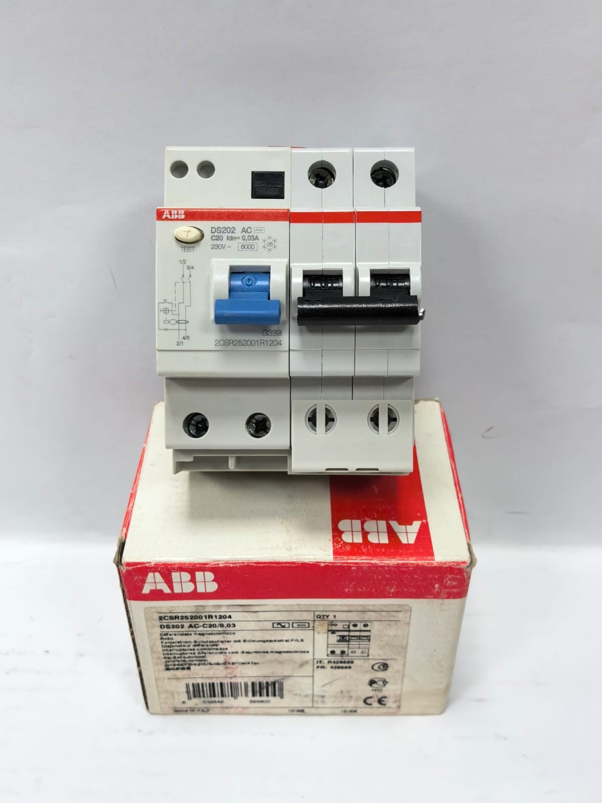 ABB 2CSR252001R1204 ABB 2CSR252001R1204 RESIDUAL CURRENT CIRCUIT BREAKER DS202 AC-C20/0.03 1