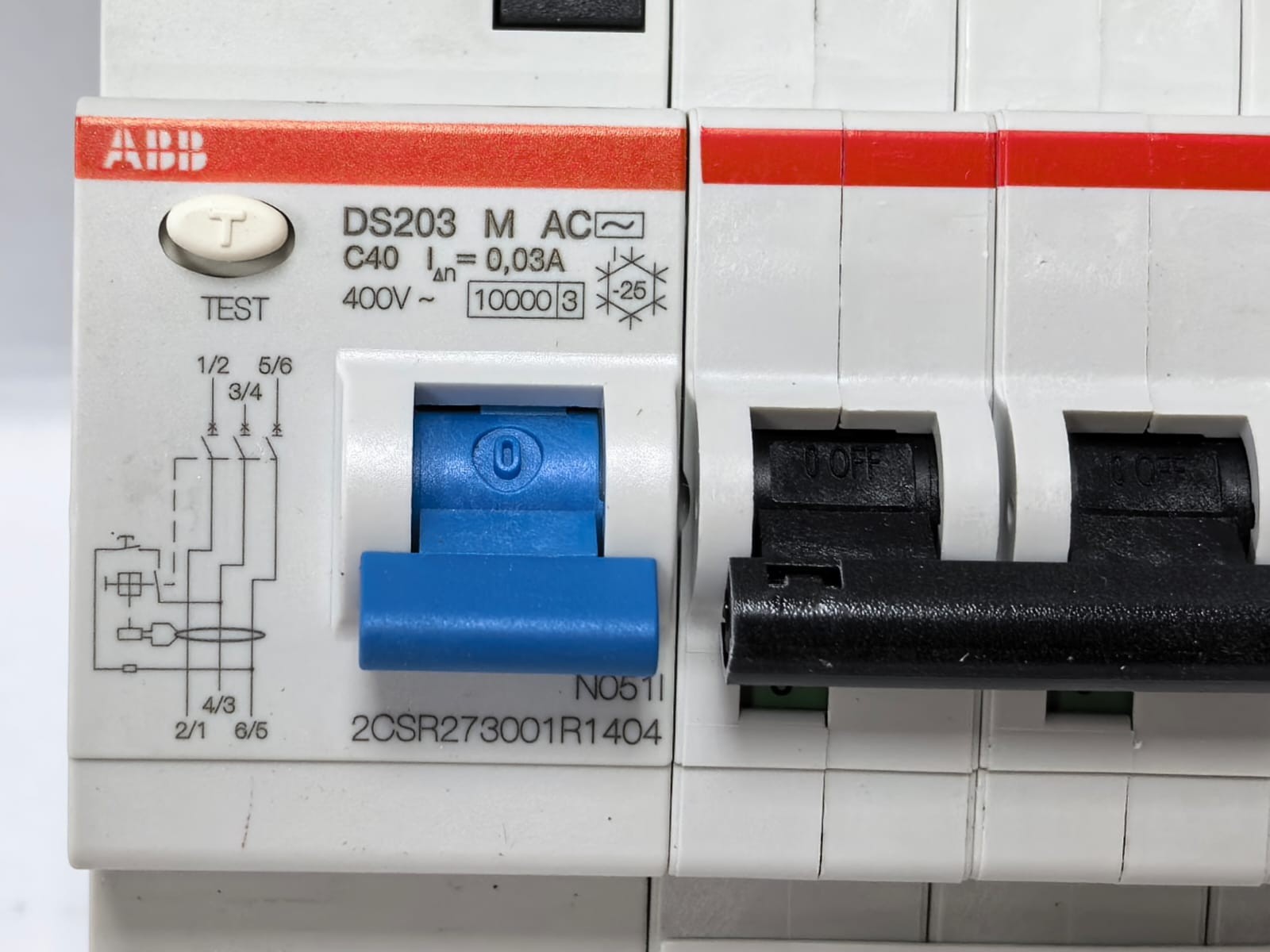ABB 2CSR273001R1404 ABB 2CSR273001R1404 RESIDUAL CURRENT CIRCUIT BREAKER DS203 M AC-C40/0,03 3