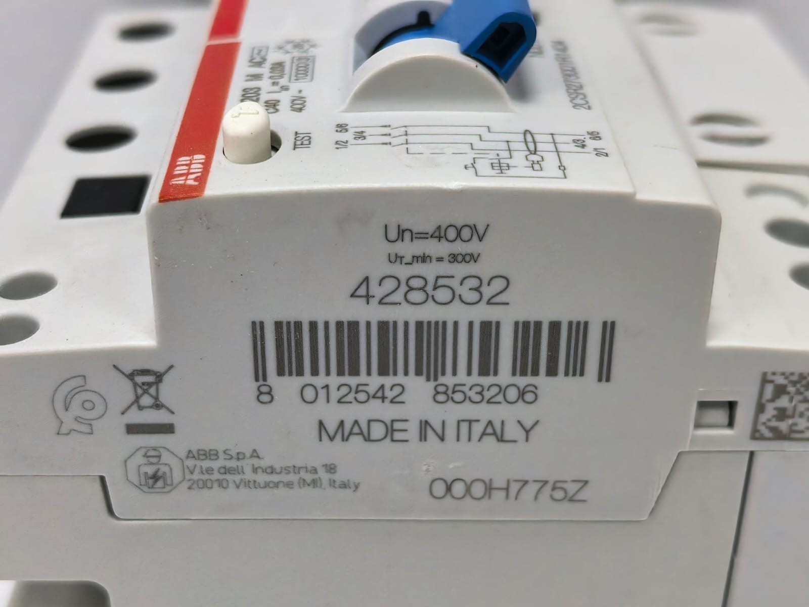 ABB 2CSR273001R1404 ABB 2CSR273001R1404 RESIDUAL CURRENT CIRCUIT BREAKER DS203 M AC-C40/0,03 4