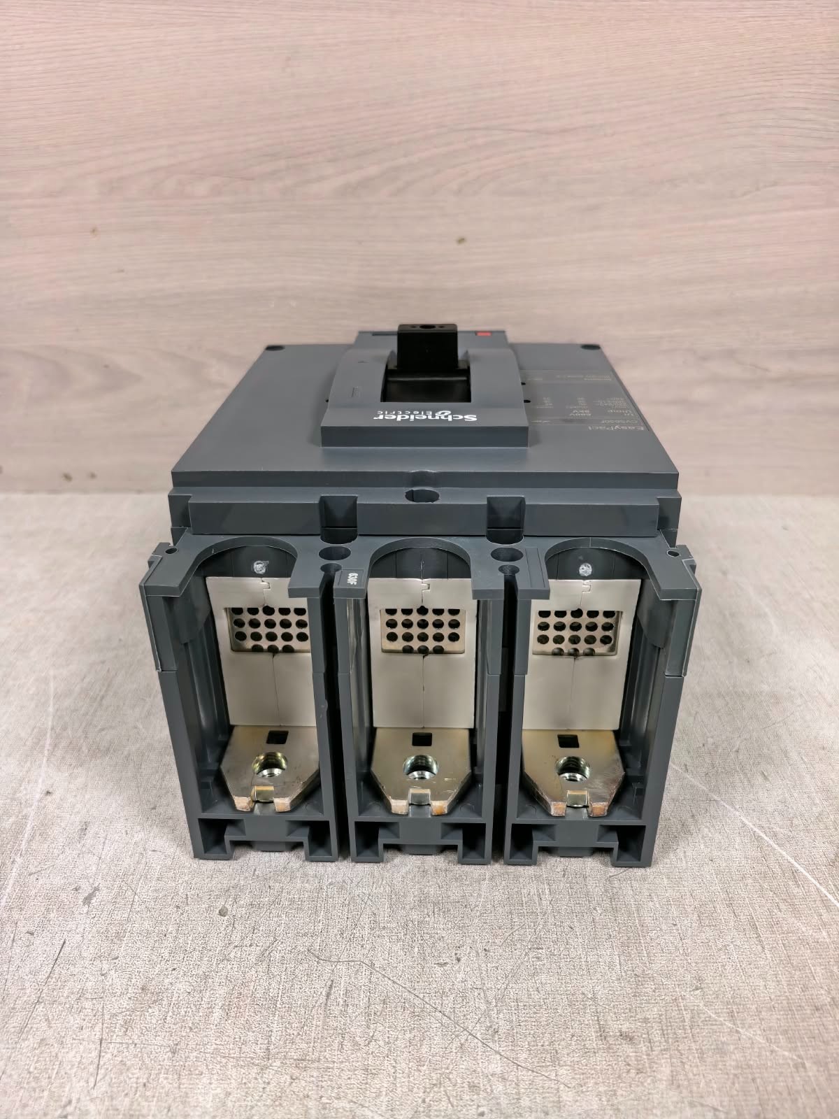 Schneider Electric LV563003 CVS630F SCHNEIDER ELECTRIC LV563003 CVS630F WITHOUT TRIP UNIT 7