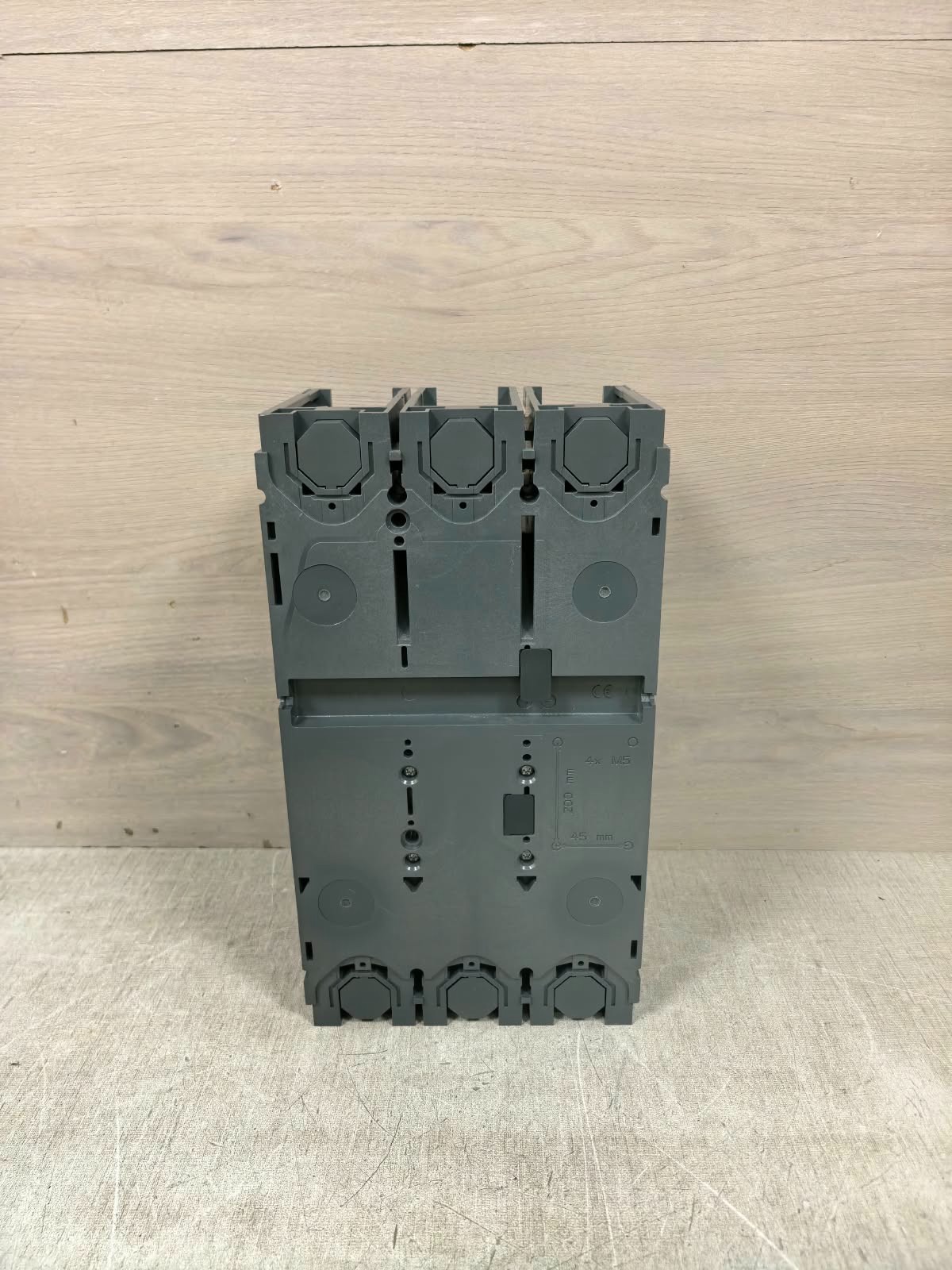 Schneider Electric LV563003 CVS630F SCHNEIDER ELECTRIC LV563003 CVS630F WITHOUT TRIP UNIT 8