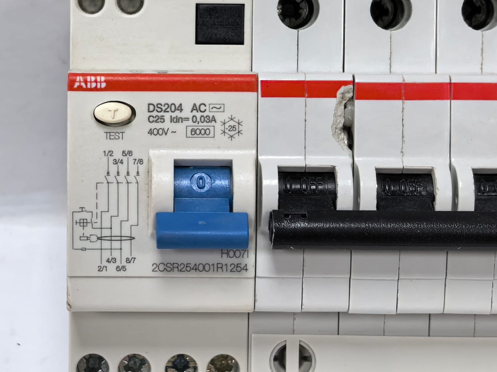 ABB 2CSR254001R1254 ABB 2CSR254001R1254 RESIDUAL CURRENT CIRCUIT BREAKERS DS204 AC-C25/0,03 3